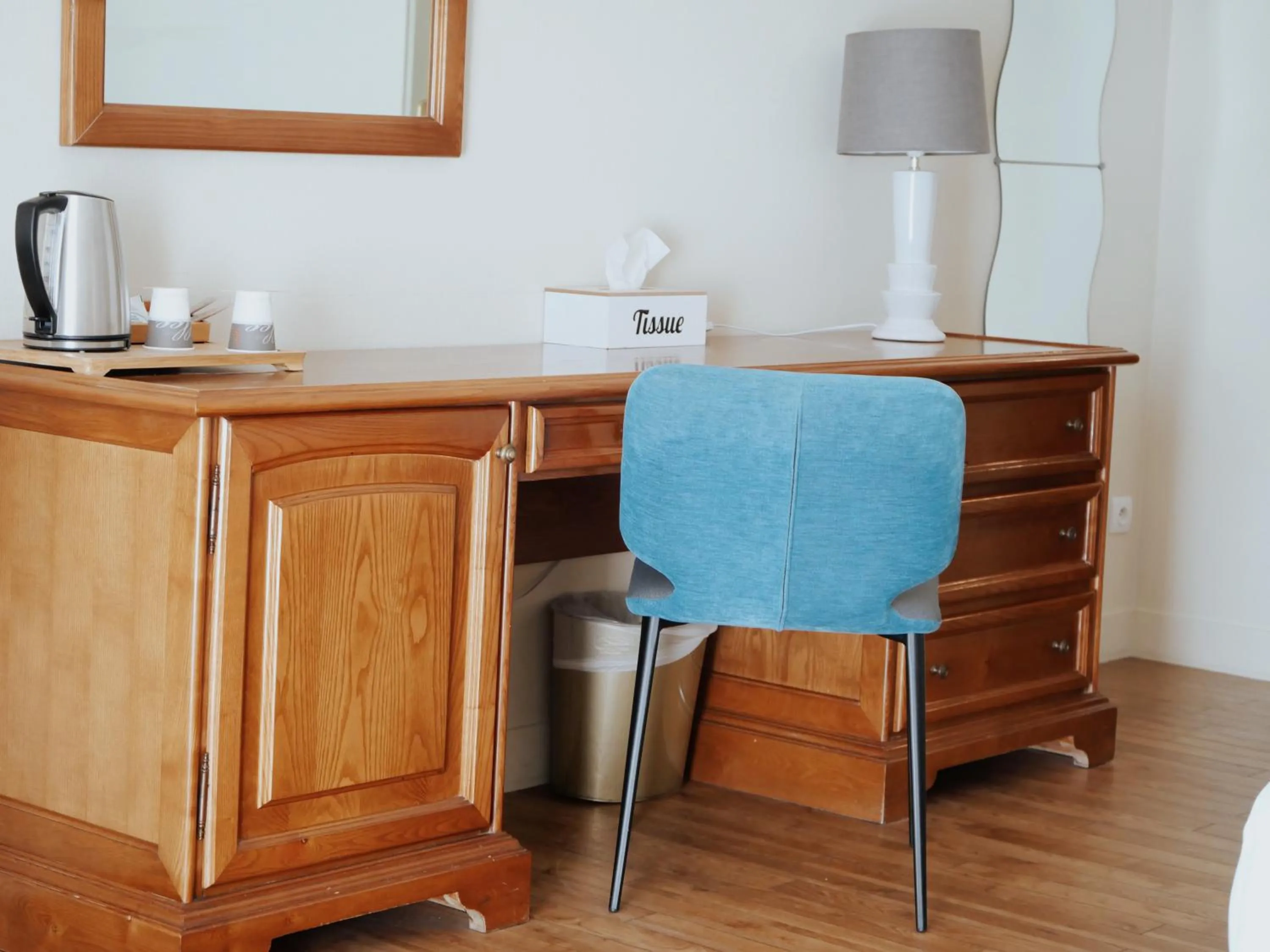 Bedroom in Logis Hôtel Restaurant - Le Clos Deauville Saint Gatien