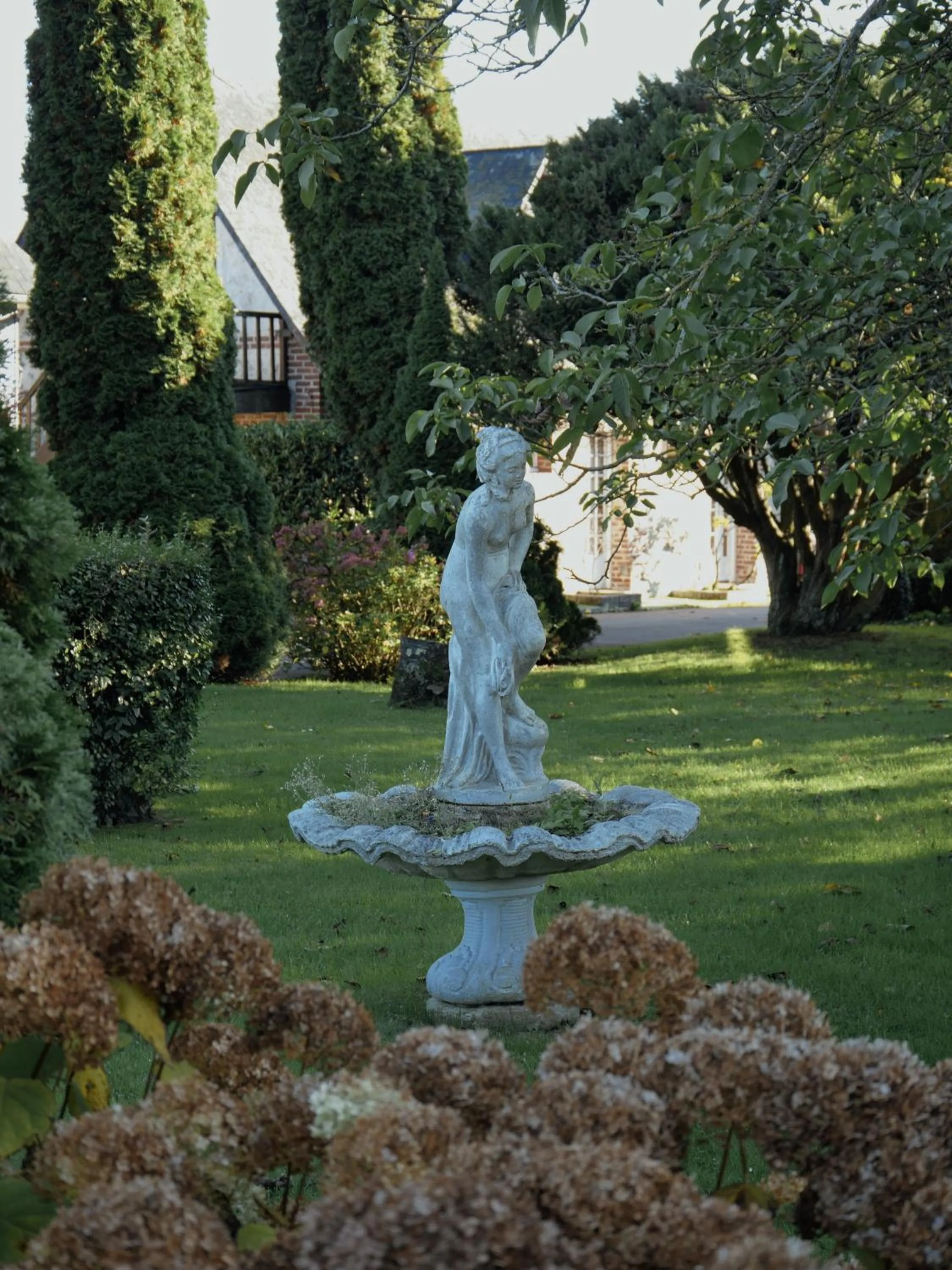Lobby or reception in Logis Hôtel Restaurant - Le Clos Deauville Saint Gatien