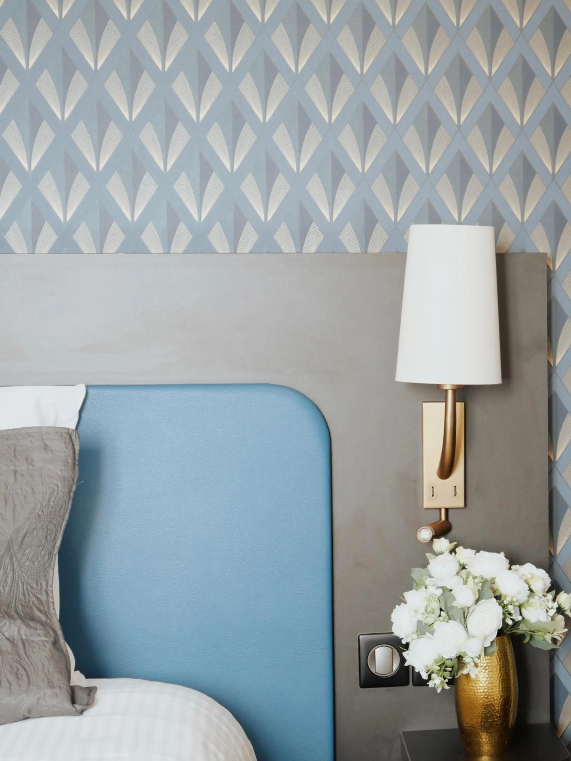 Bedroom, Bed in Logis Hôtel Restaurant - Le Clos Deauville Saint Gatien