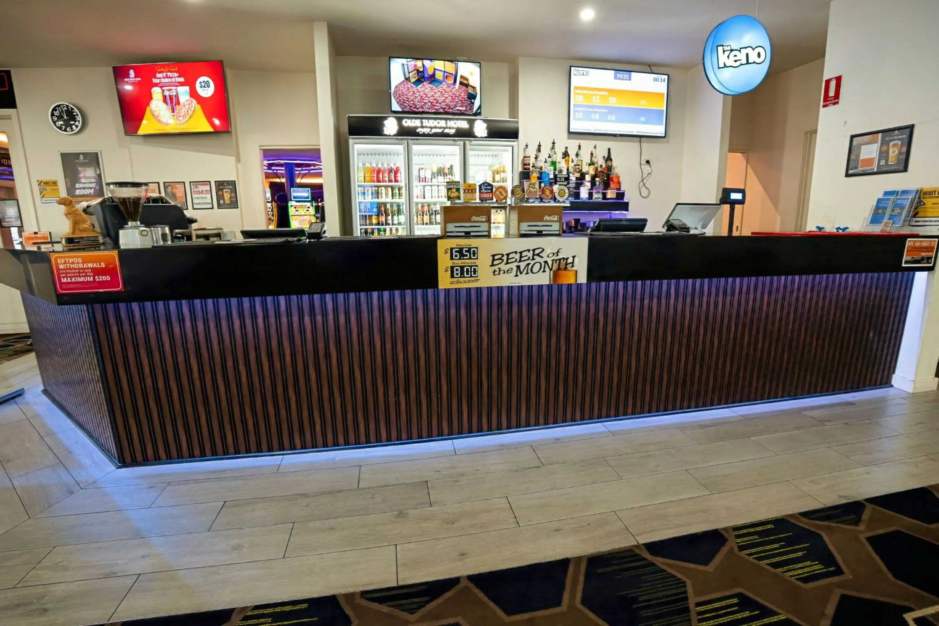 Restaurant/places to eat in Olde Tudor Hotel