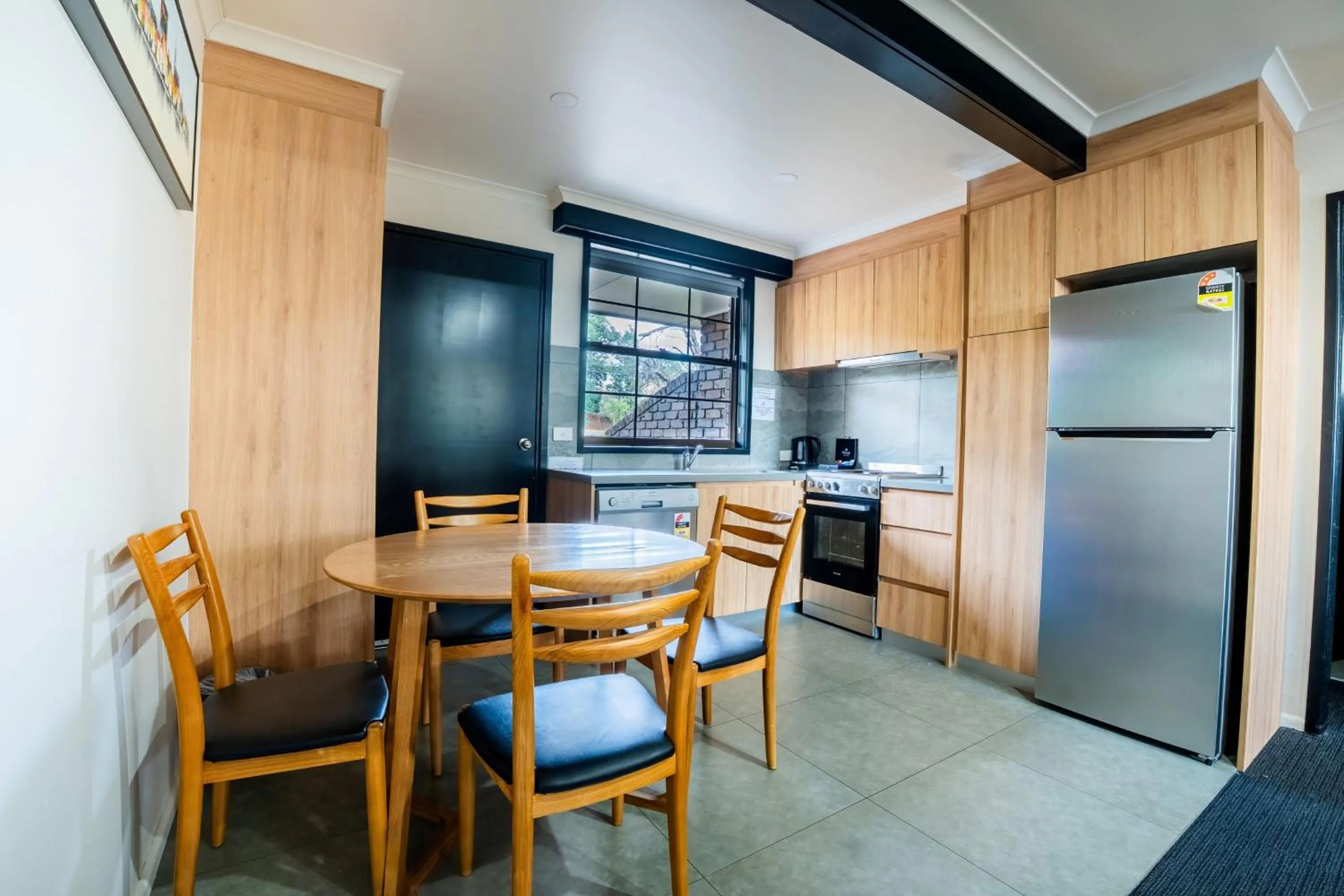 Kitchen or kitchenette in Olde Tudor Hotel
