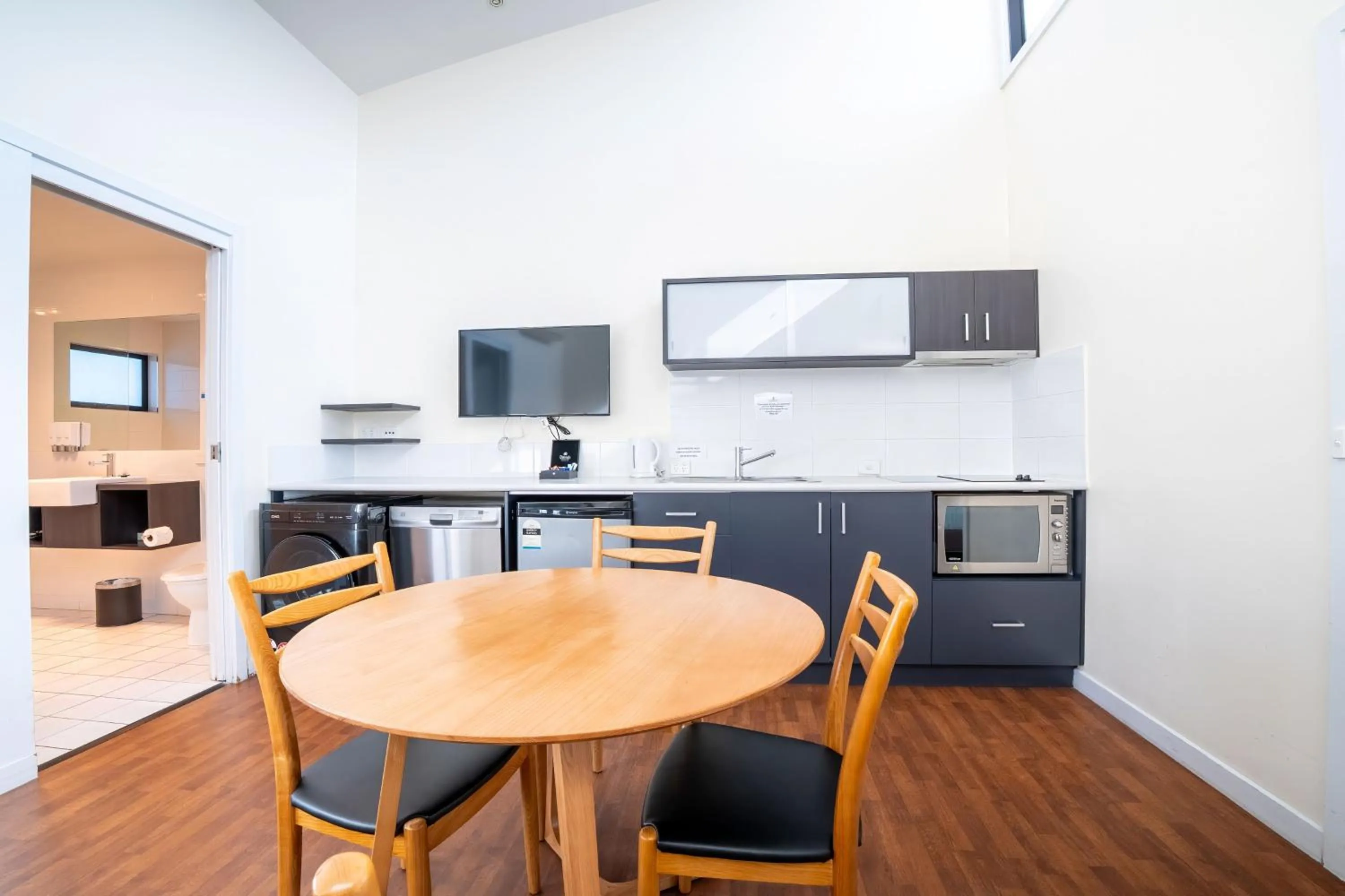 TV and multimedia in Olde Tudor Hotel