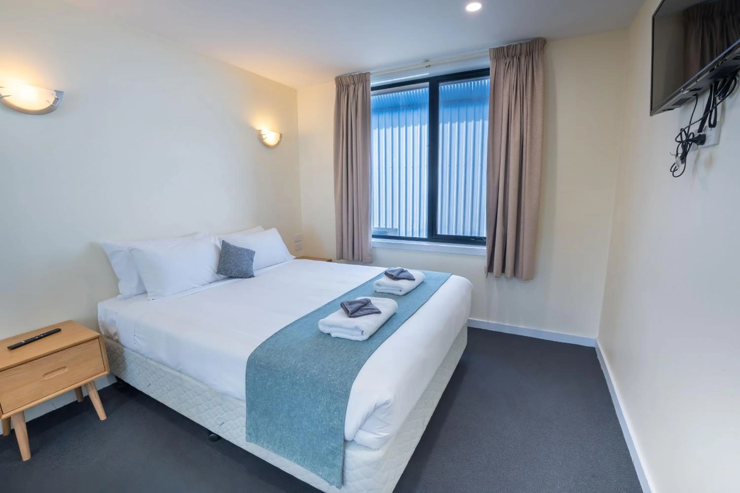 Bed in Olde Tudor Hotel