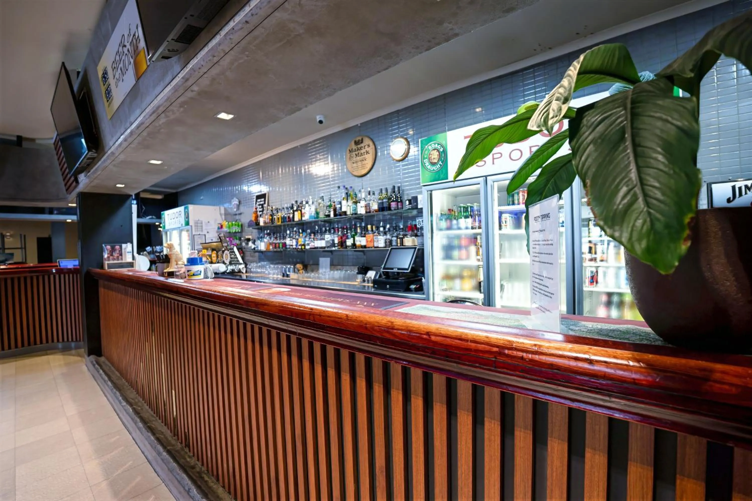 Lounge or bar in Olde Tudor Hotel