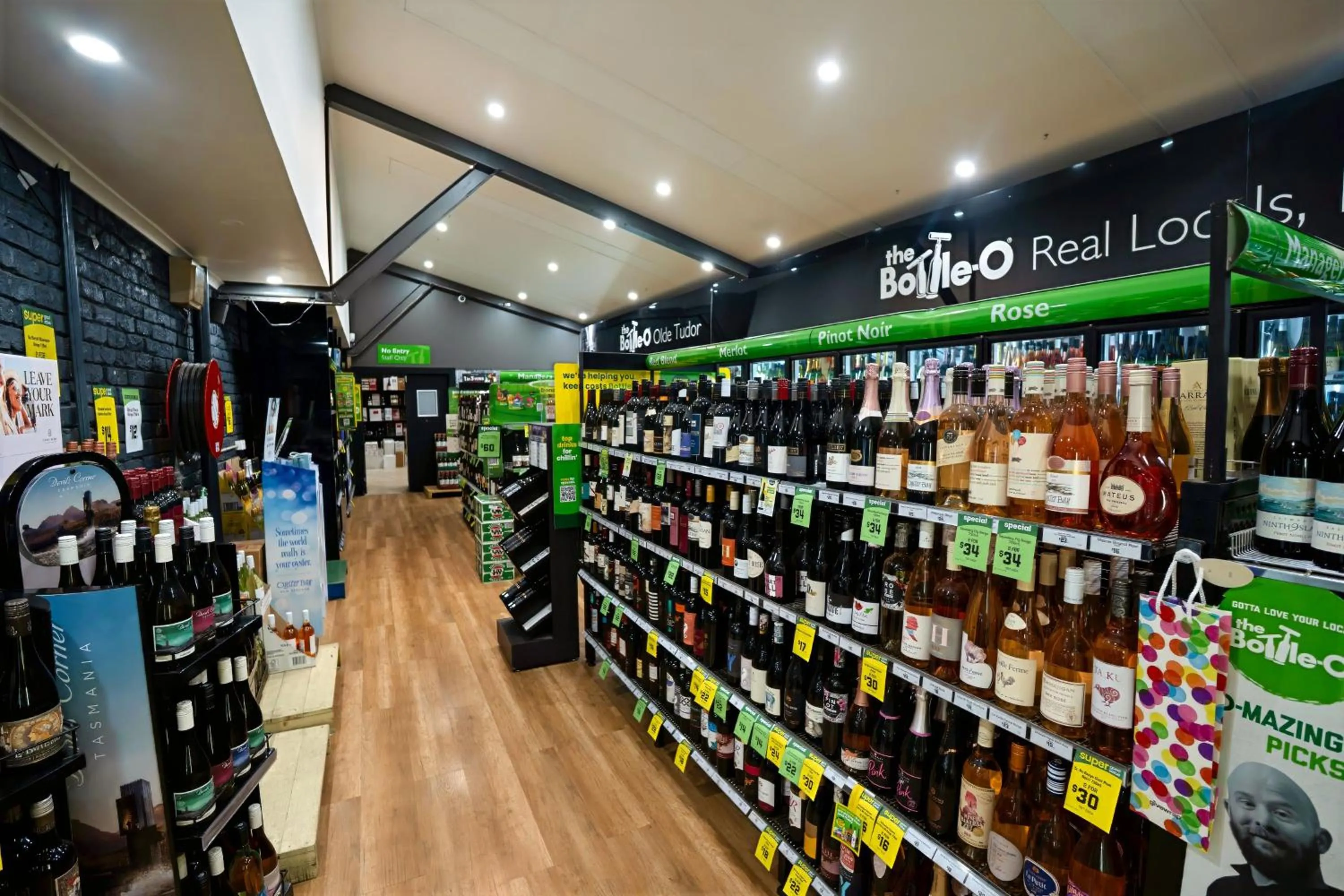 Drinks in Olde Tudor Hotel