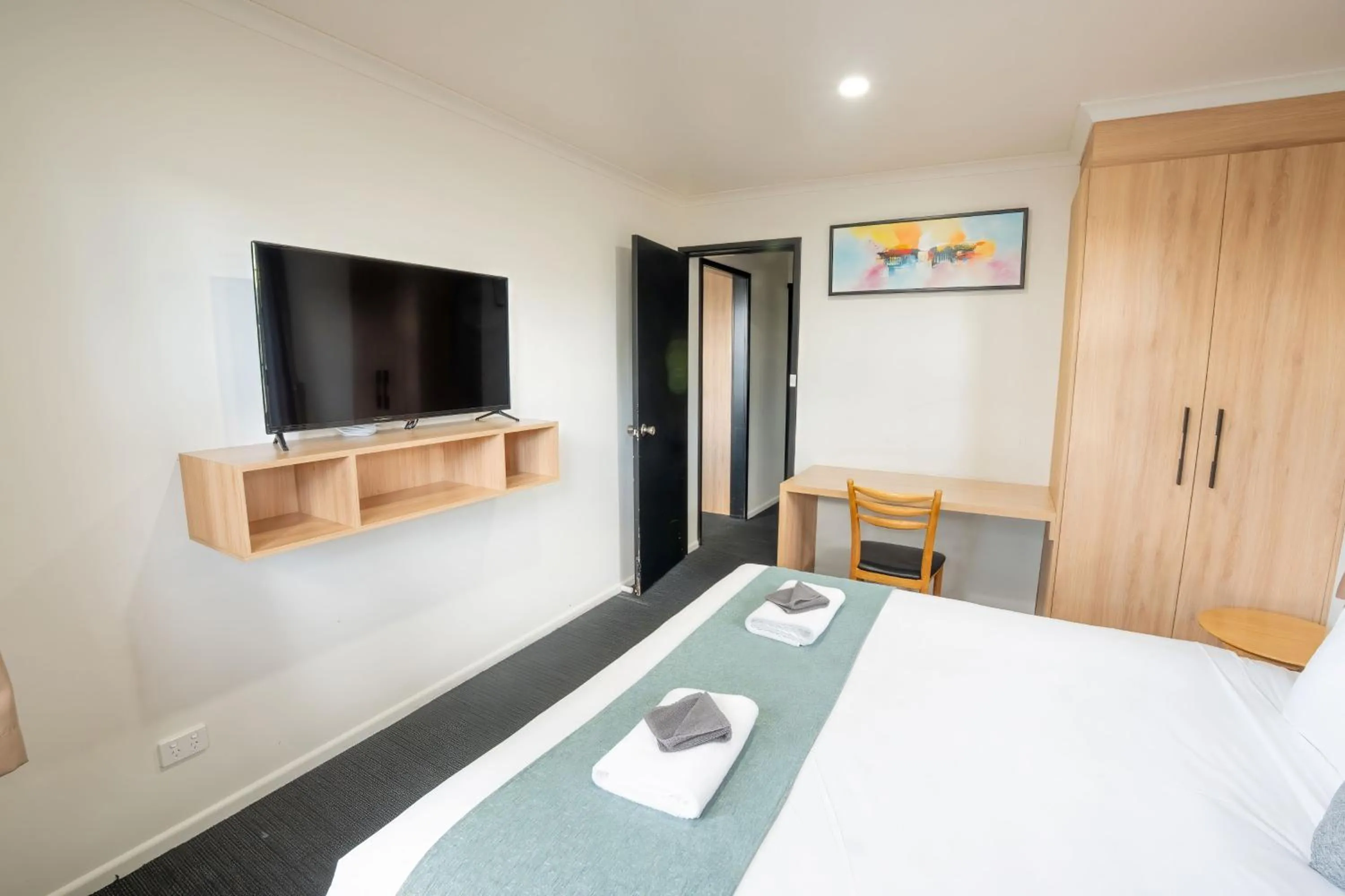 Bed in Olde Tudor Hotel