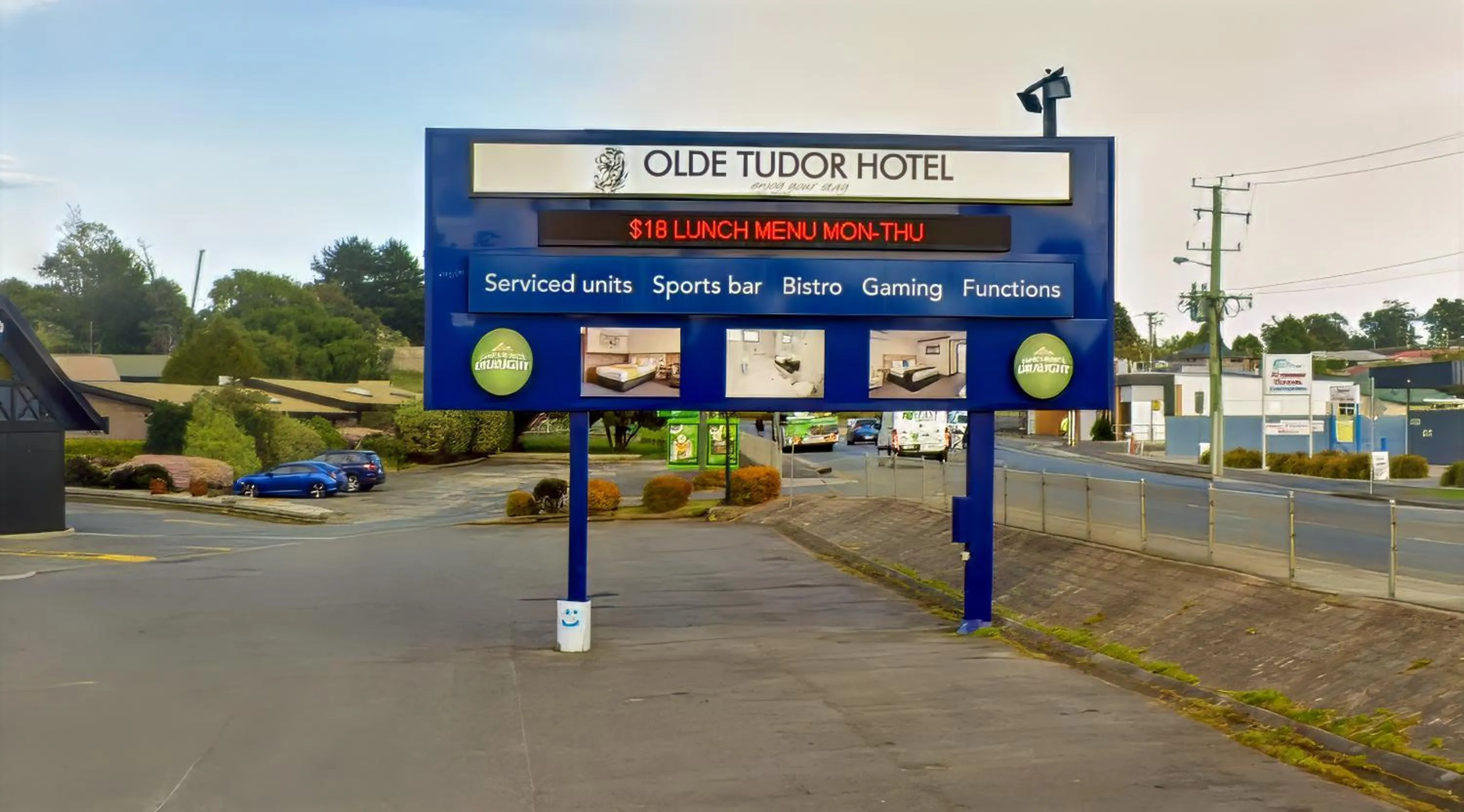 Parking in Olde Tudor Hotel