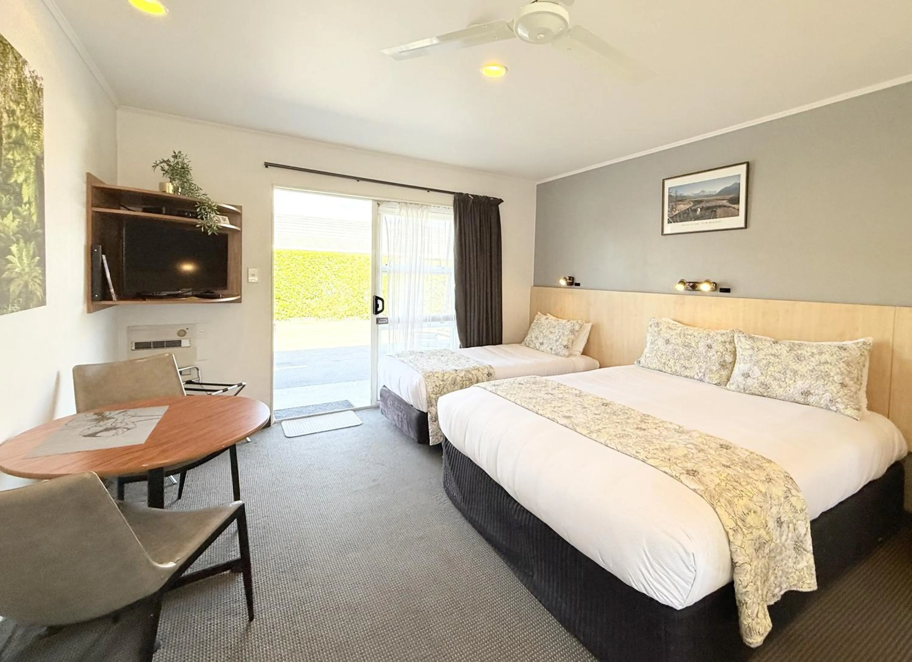 Bed in ASURE Fountain Resort Motel