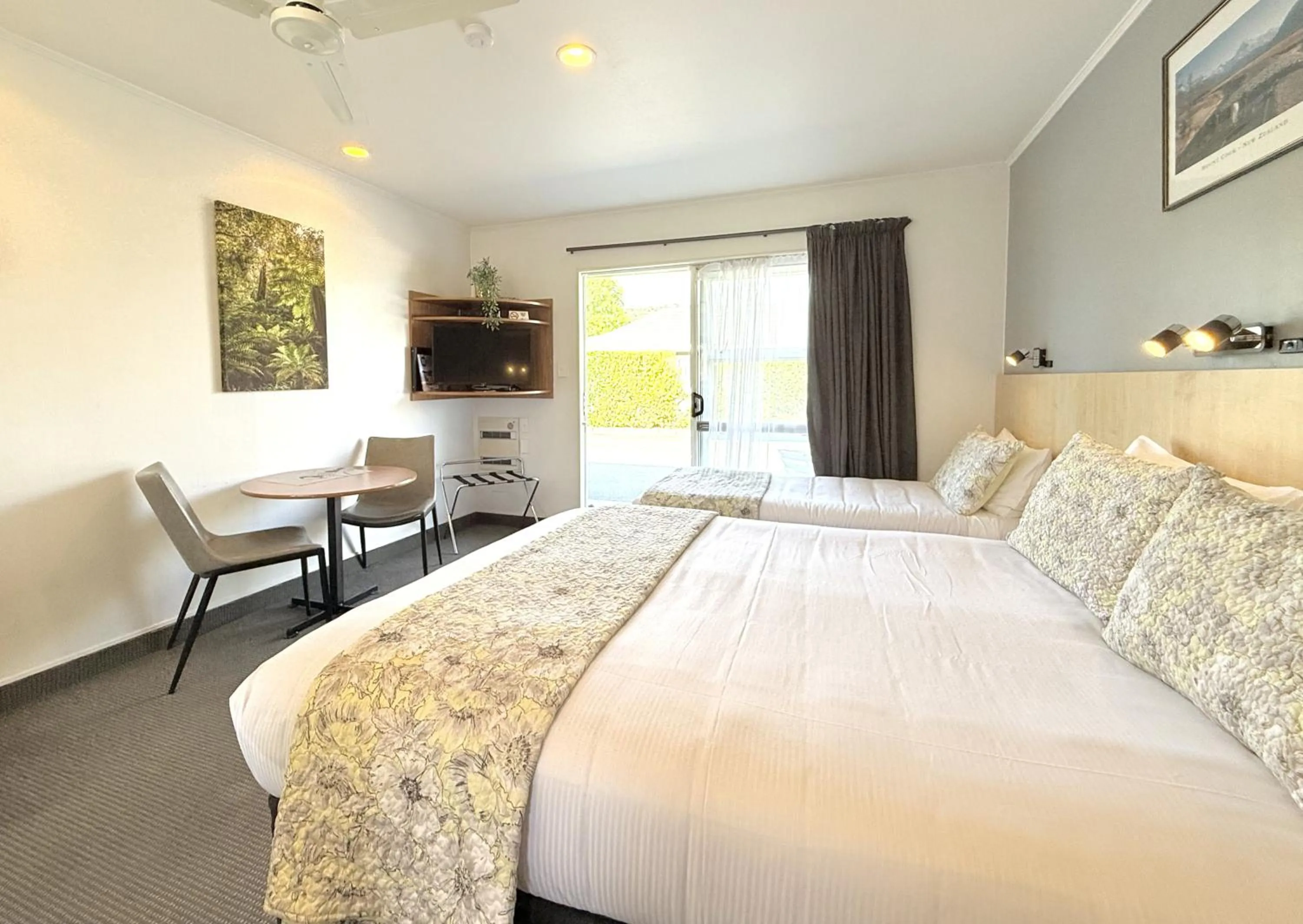 Bed in ASURE Fountain Resort Motel