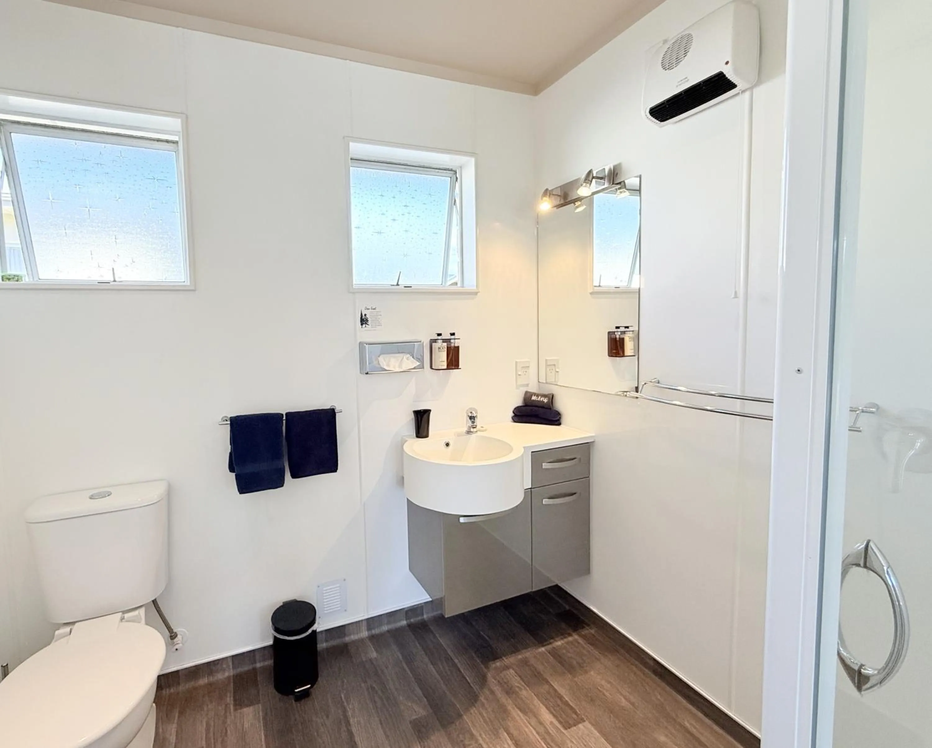 Shower in ASURE Fountain Resort Motel