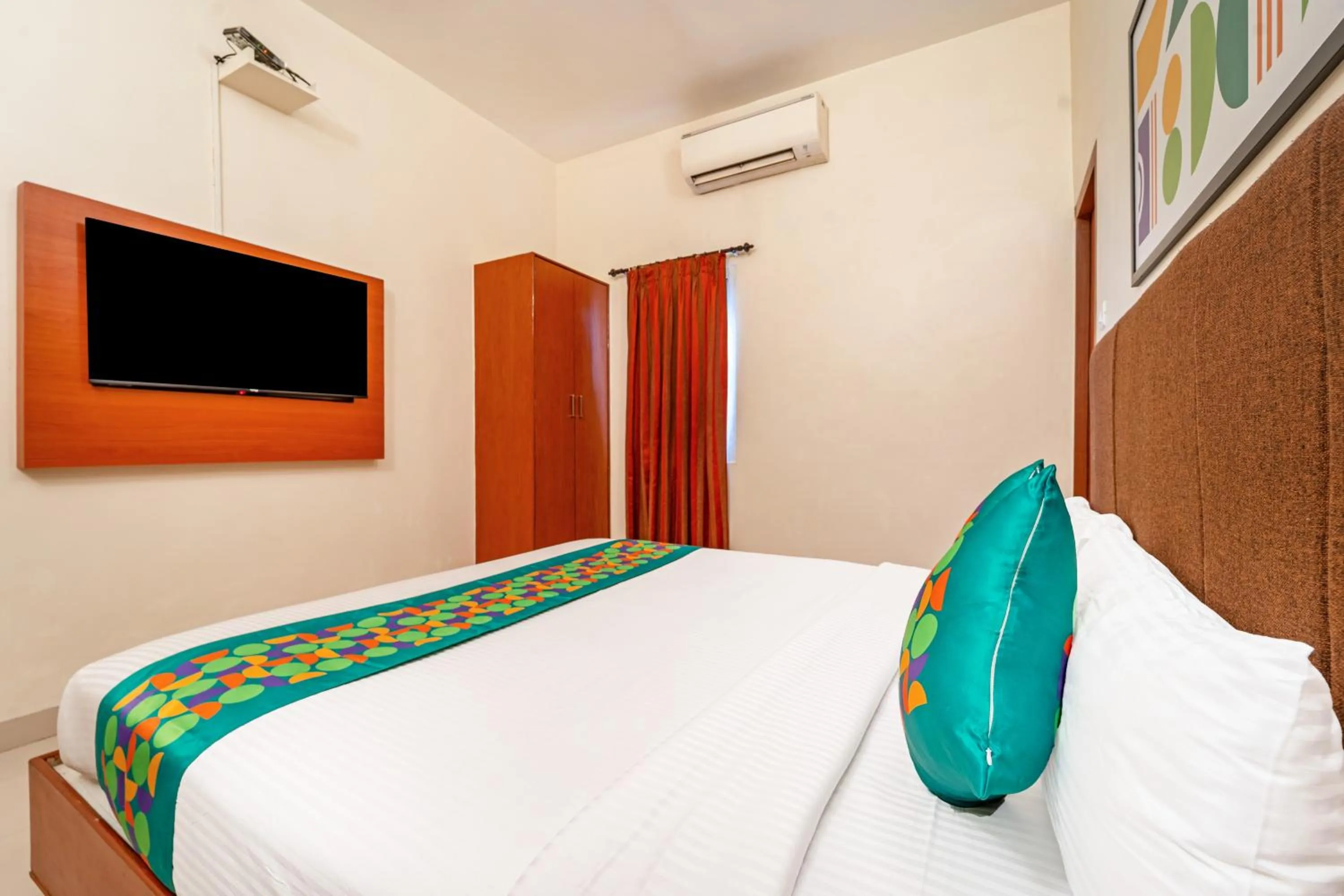 Bedroom, Bed in Treebo Sam Residency