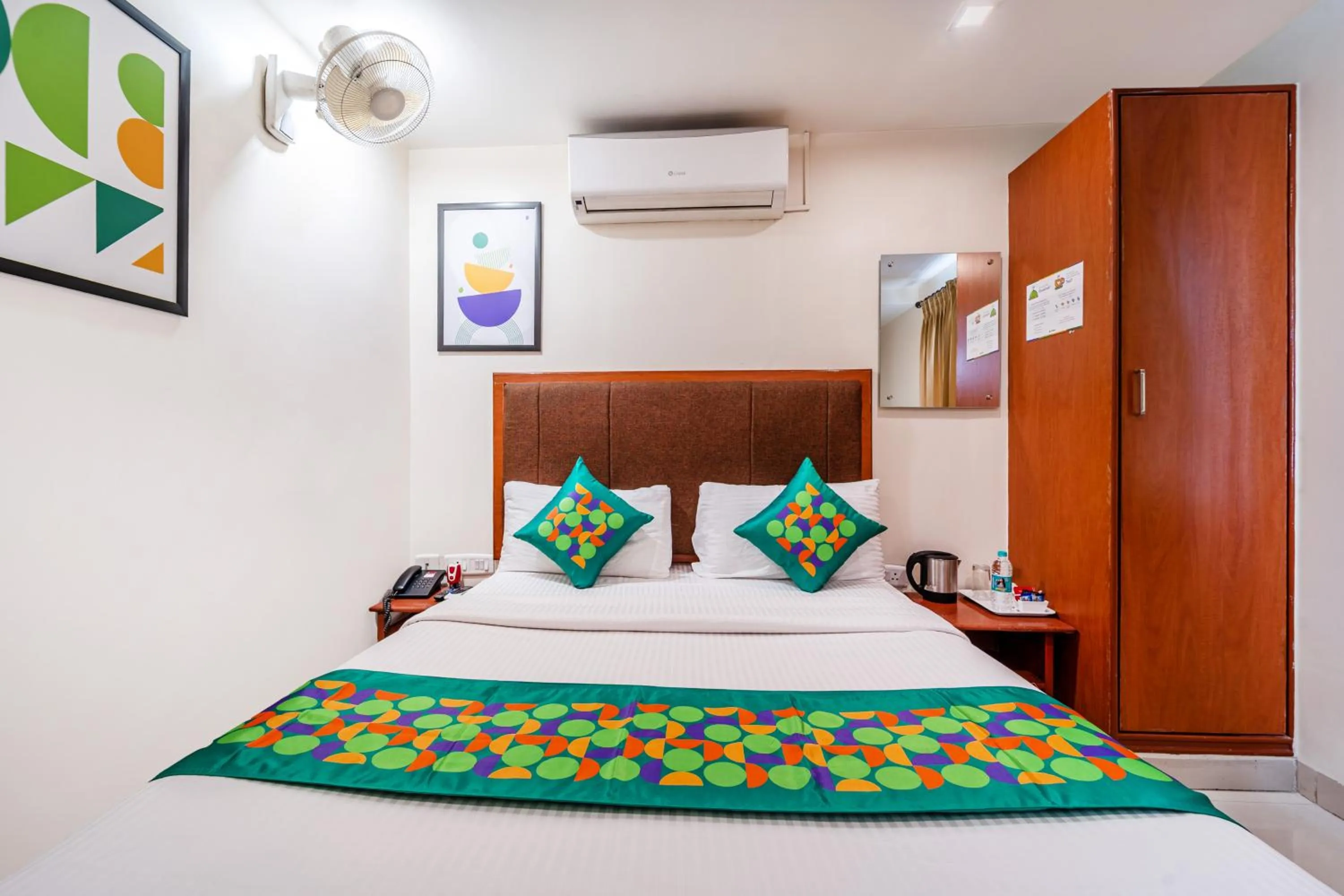 Bedroom, Bed in Treebo Sam Residency