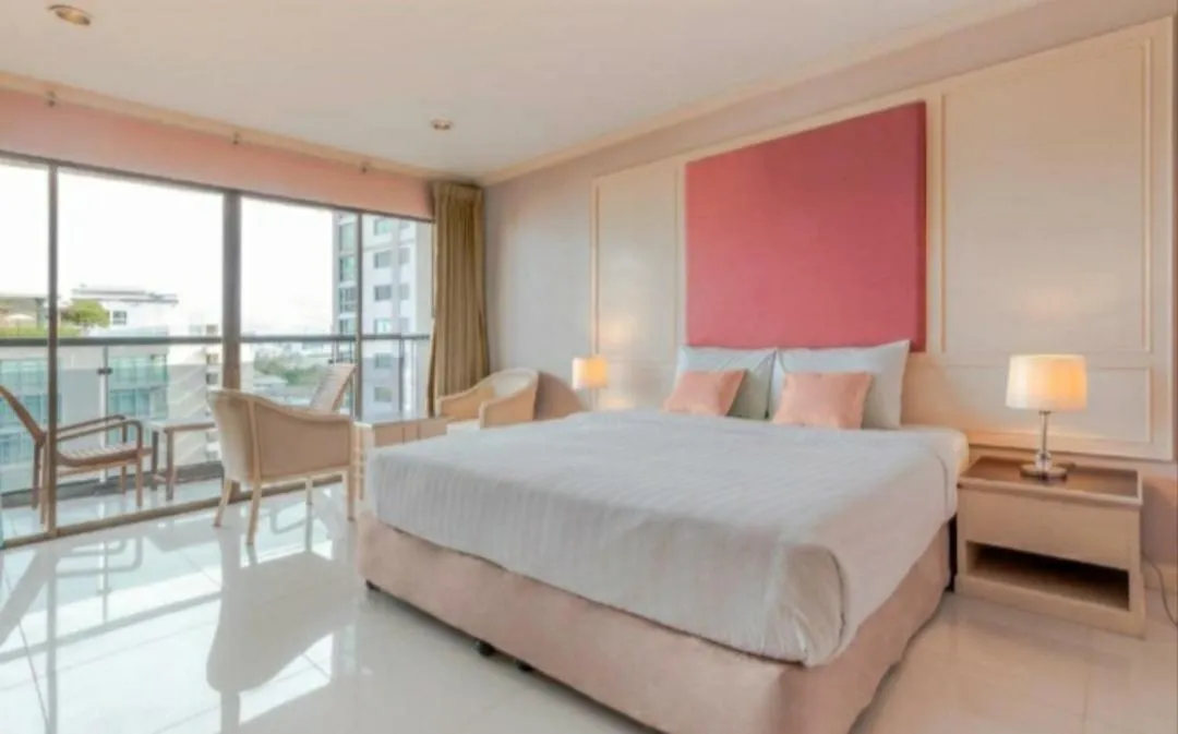 Bedroom, Bed in Mike Beach Resort