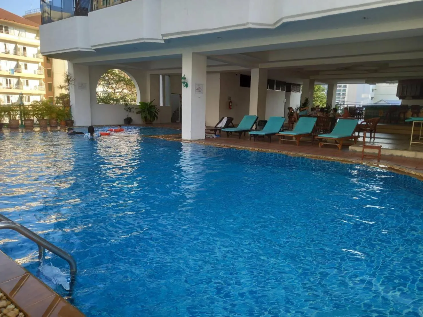 Swimming pool in Mike Beach Resort