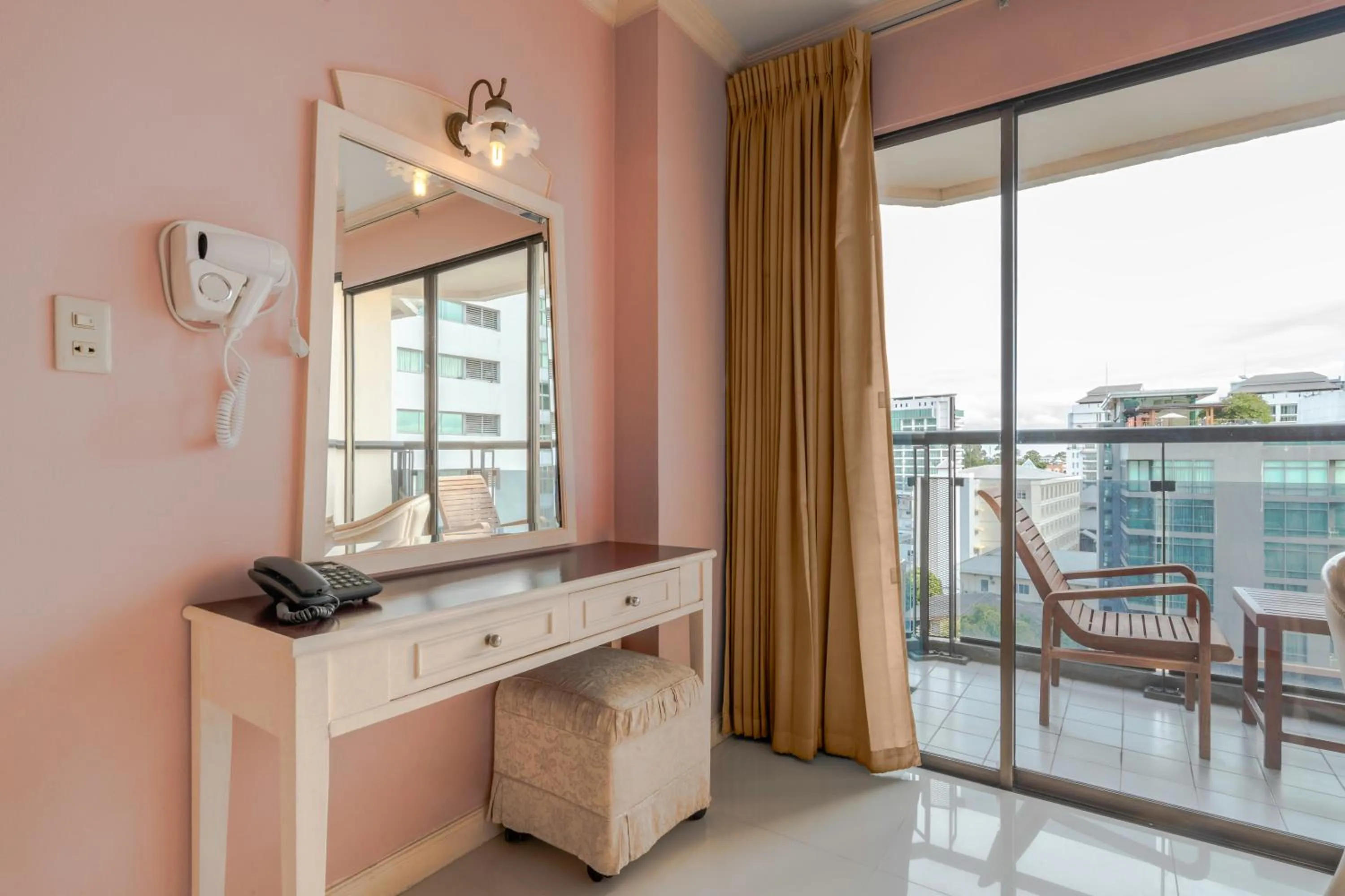 Balcony/Terrace in Mike Beach Resort