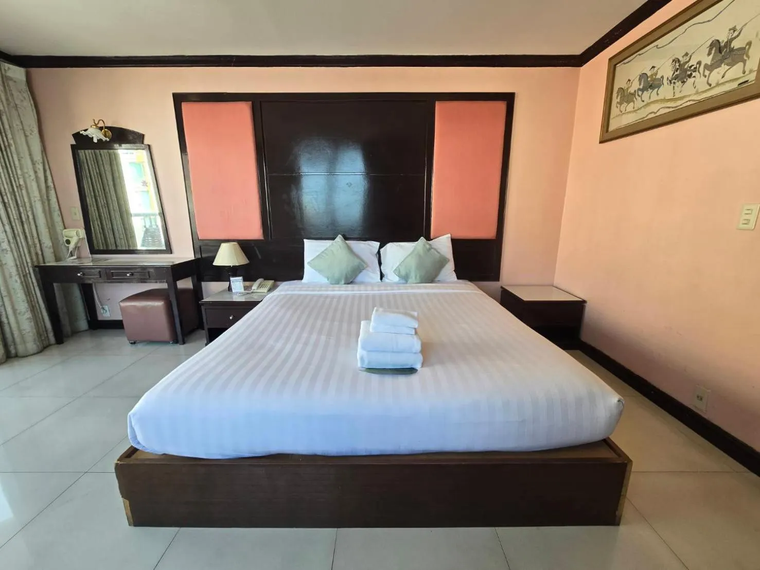 Bed in Mike Beach Resort
