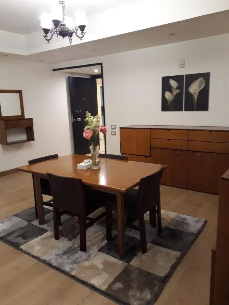 Deluxe Three-Bedroom Apartment in Royal Maadi Hotel Deluxe Three-Bedroom Apartment in Royal Maadi Hotel