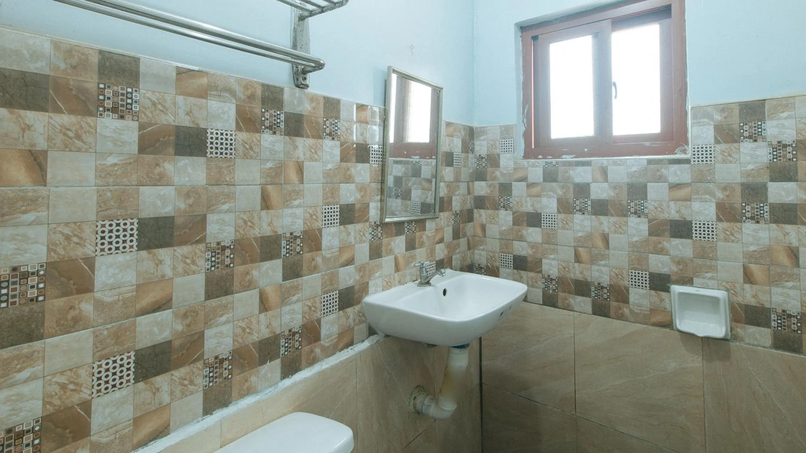 Shower in RedDoorz at Bunakidz Lodge El Nido Palawan