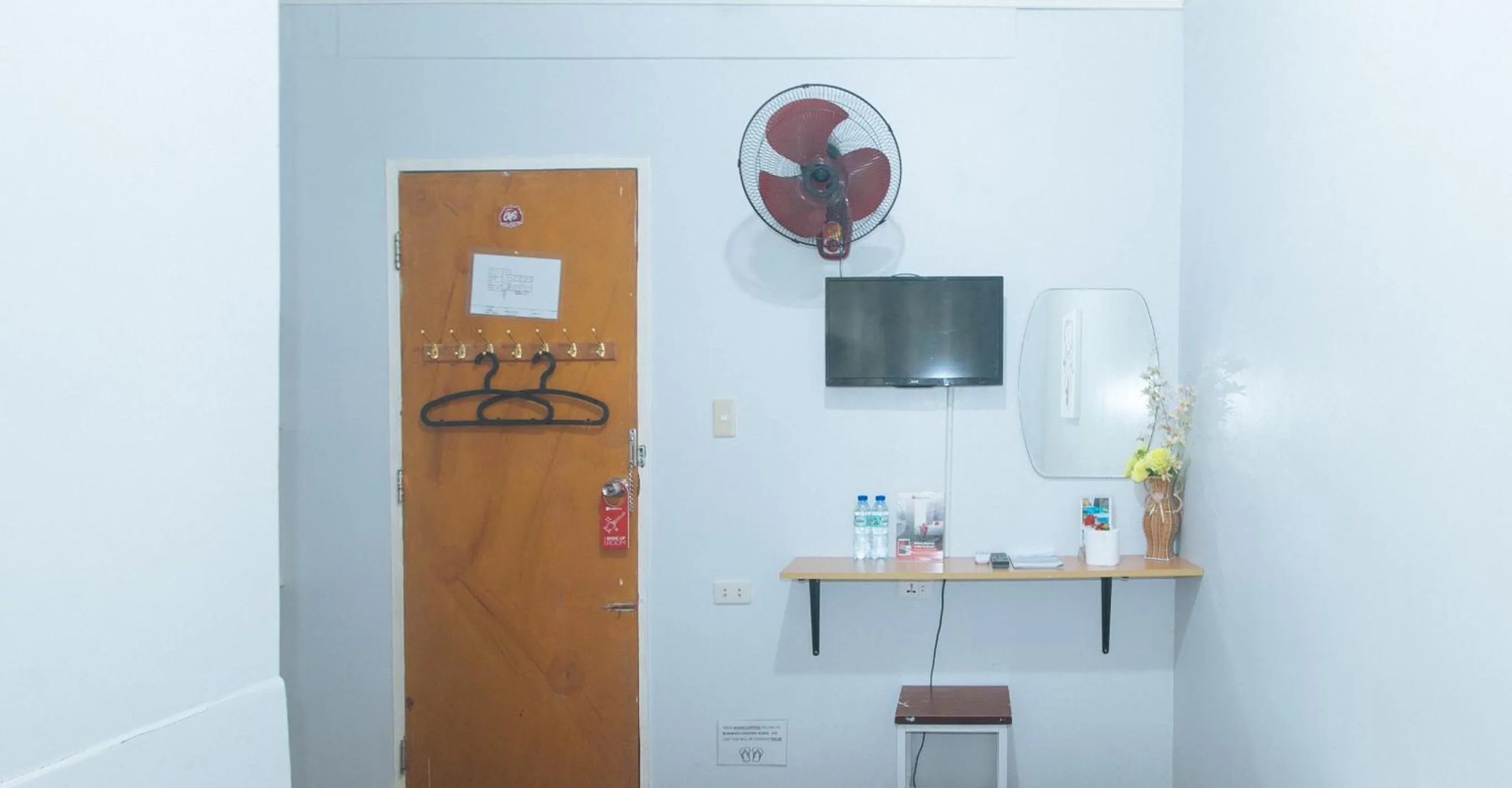 TV and multimedia in RedDoorz at Bunakidz Lodge El Nido Palawan