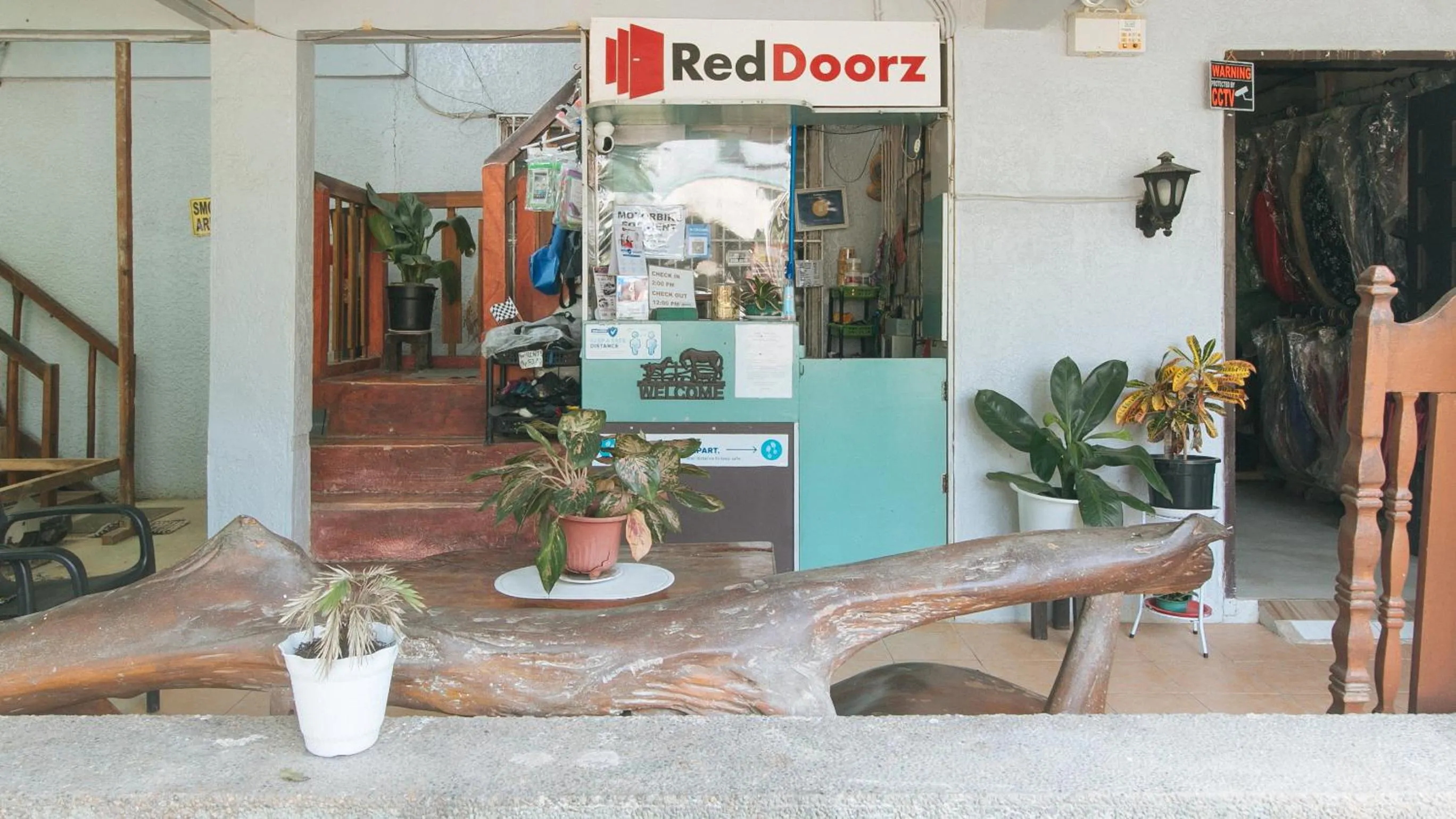 Lobby or reception in RedDoorz at Bunakidz Lodge El Nido Palawan