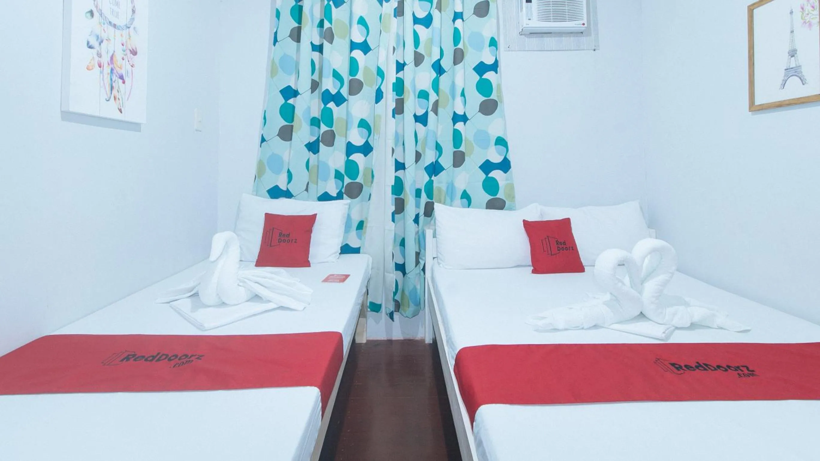 Bed in RedDoorz at Bunakidz Lodge El Nido Palawan