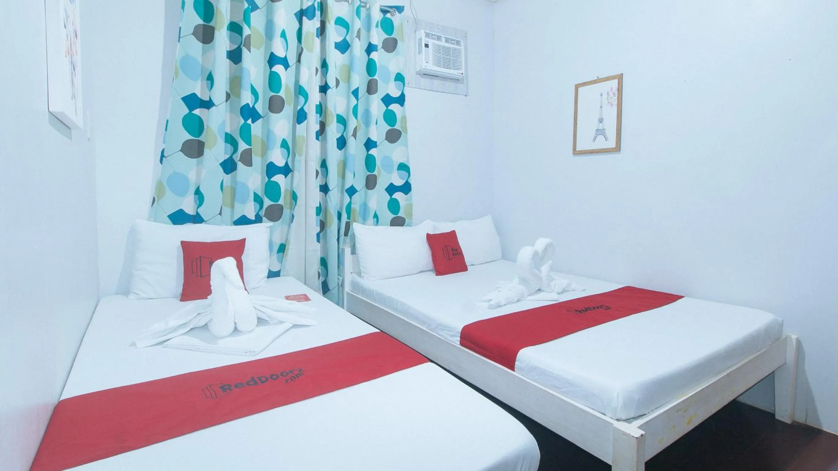 Bed in RedDoorz at Bunakidz Lodge El Nido Palawan