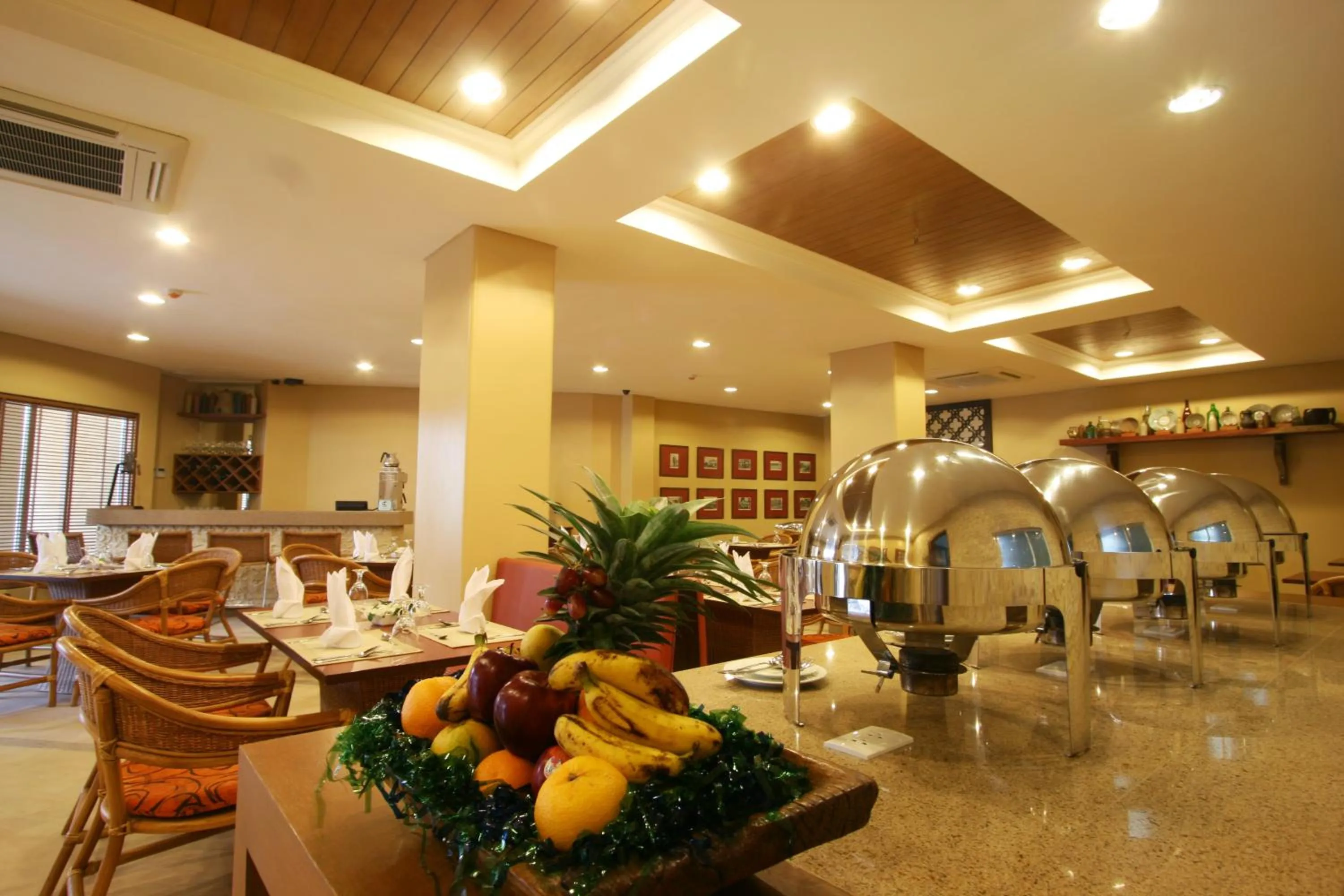 Restaurant/places to eat in Crown Regency Prince Resort