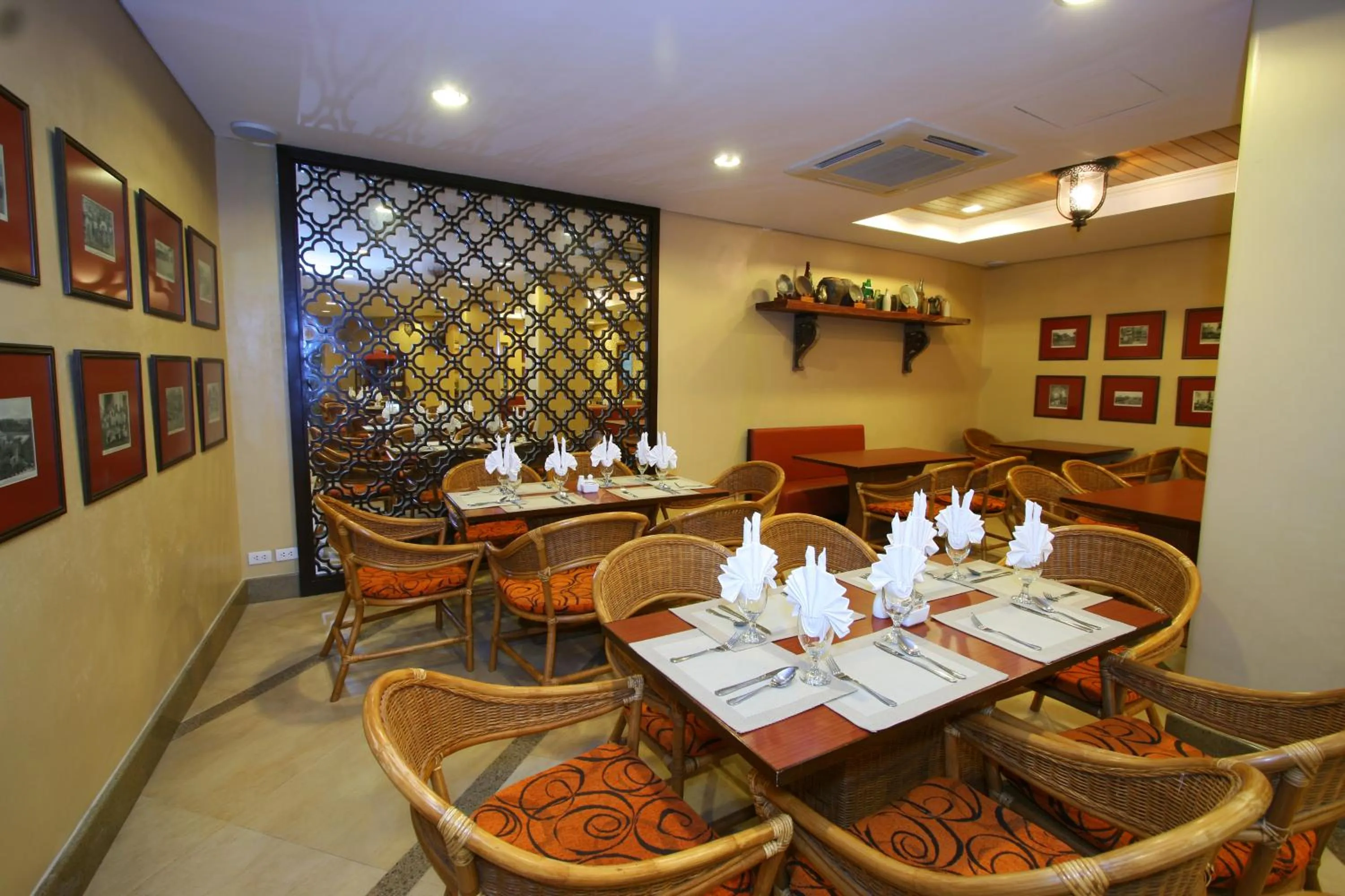 Restaurant/places to eat in Crown Regency Prince Resort