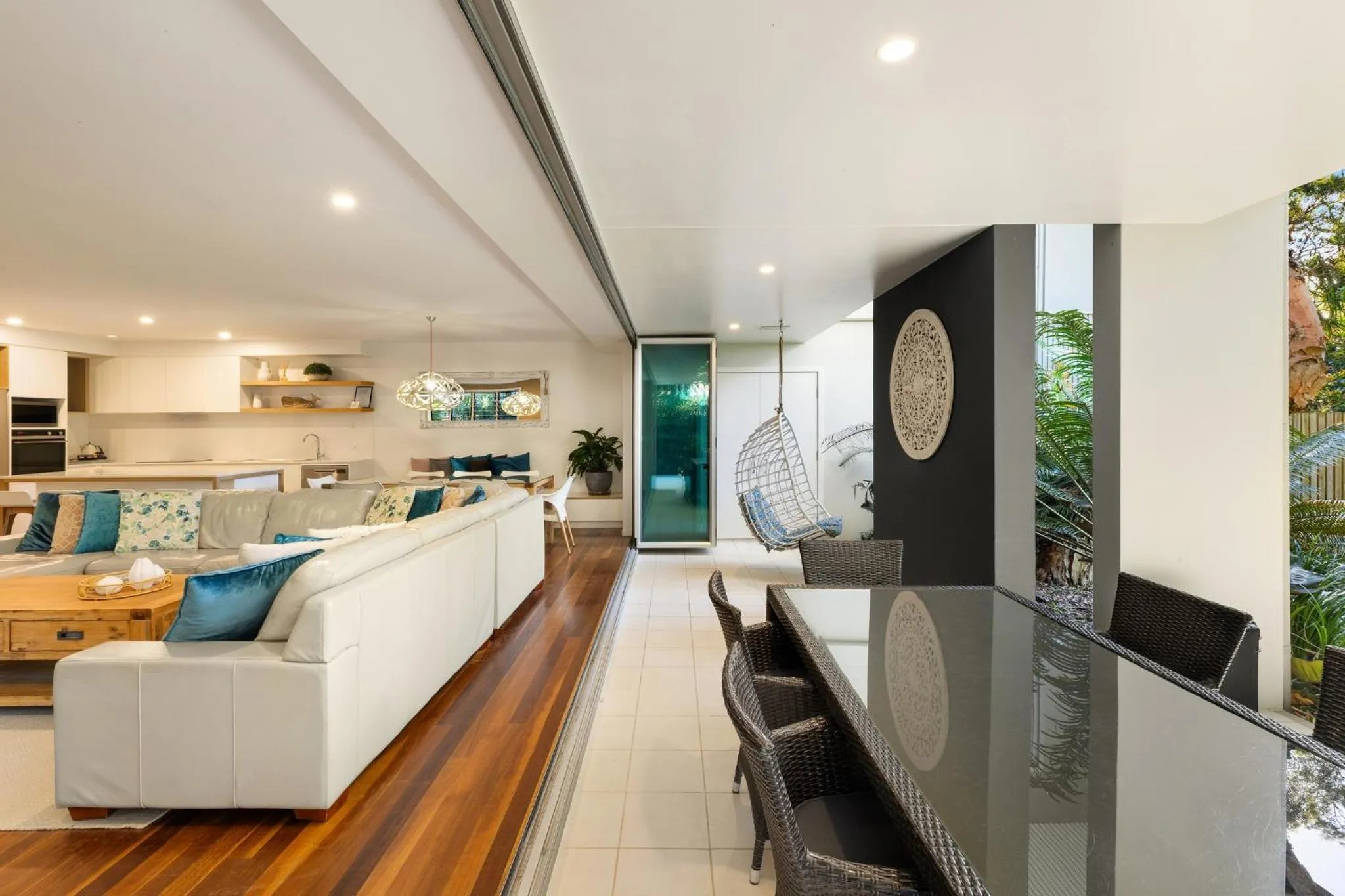 Kitchen or kitchenette in East On Byron Bay Apartments