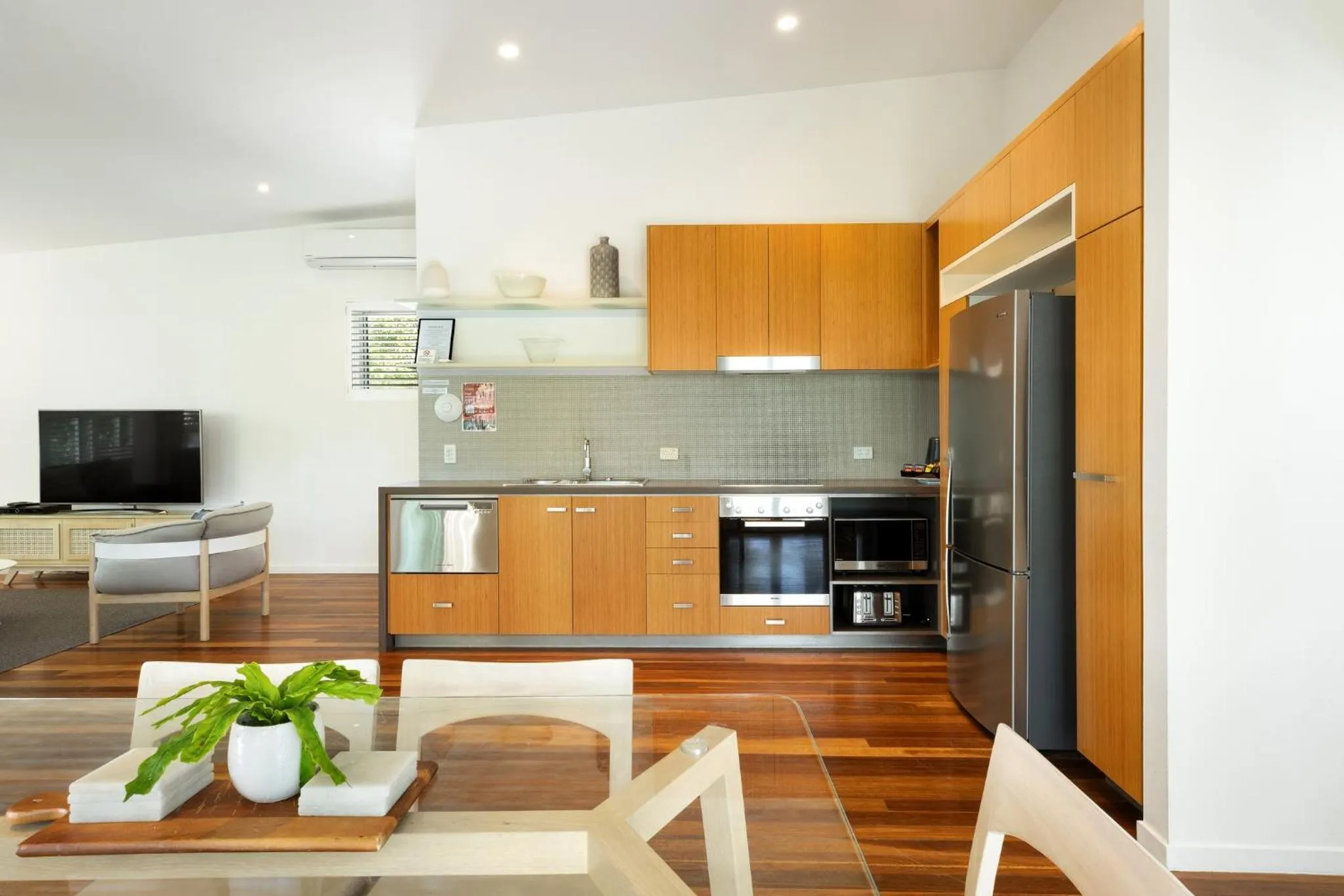 TV and multimedia in East On Byron Bay Apartments