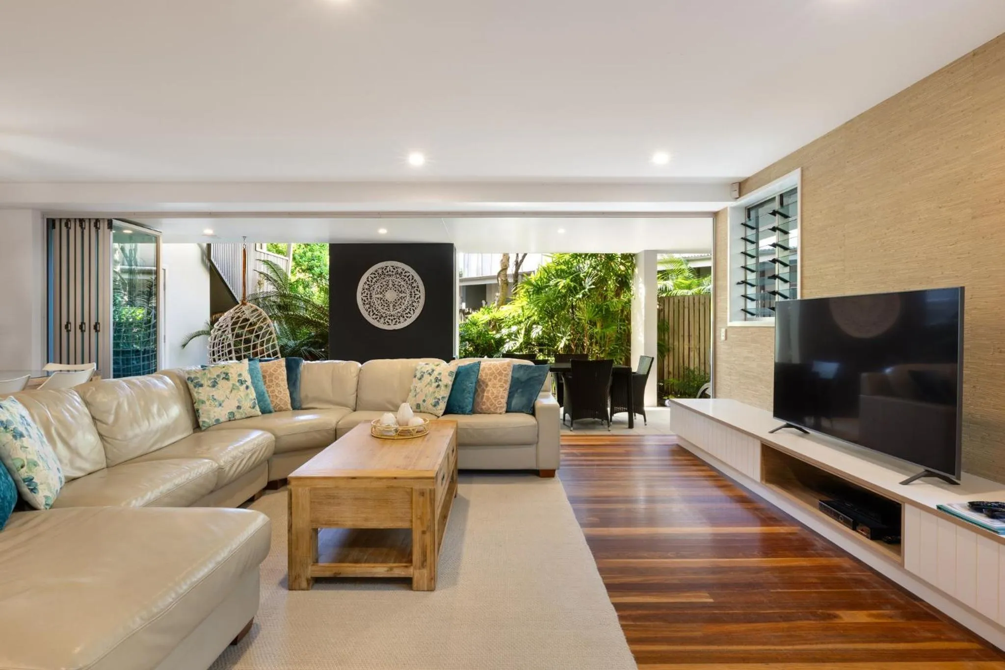 TV and multimedia in East On Byron Bay Apartments