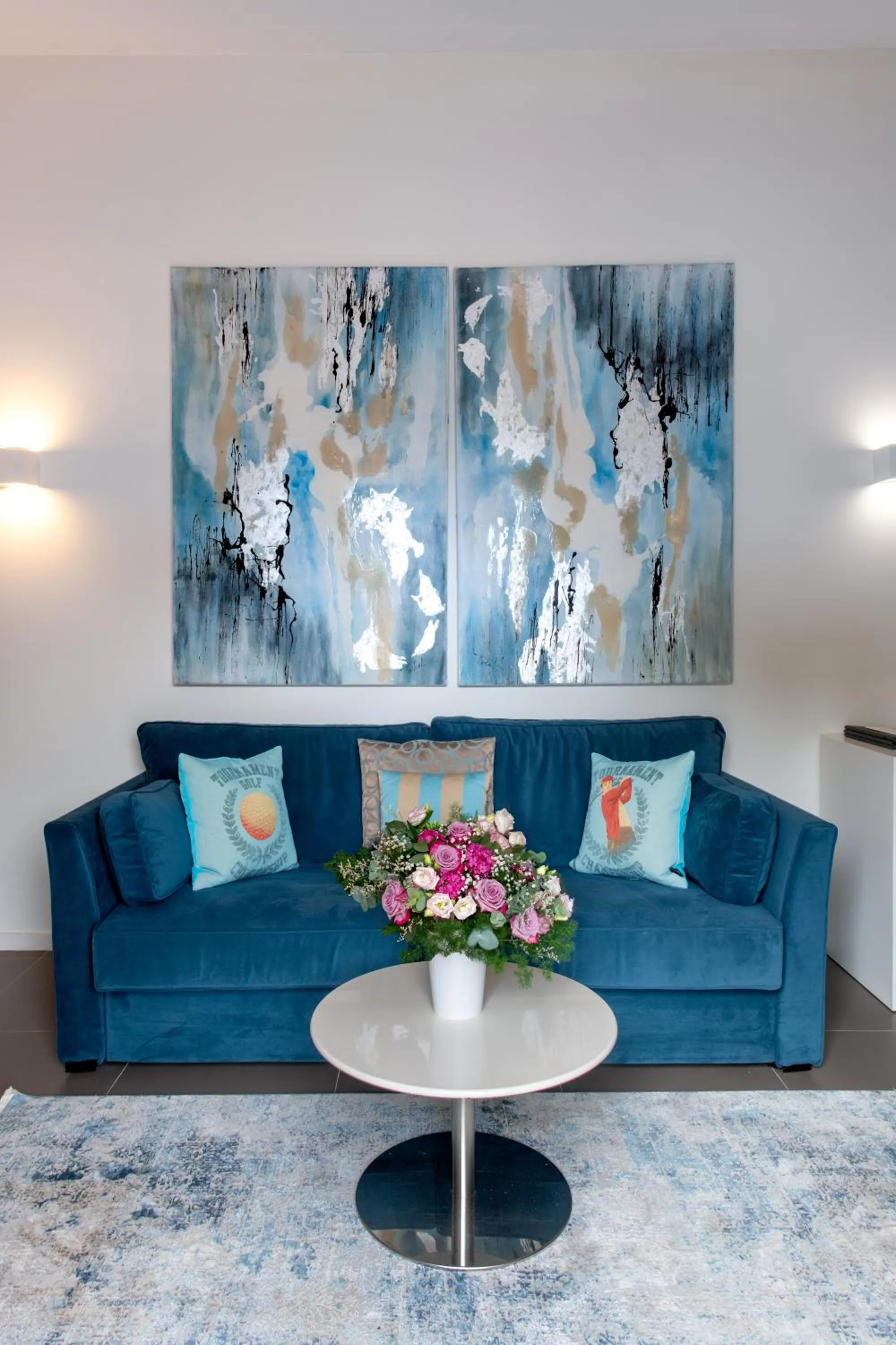 Seating area in Hôtel Golf & Spa Château de la Bégude The Originals Collection