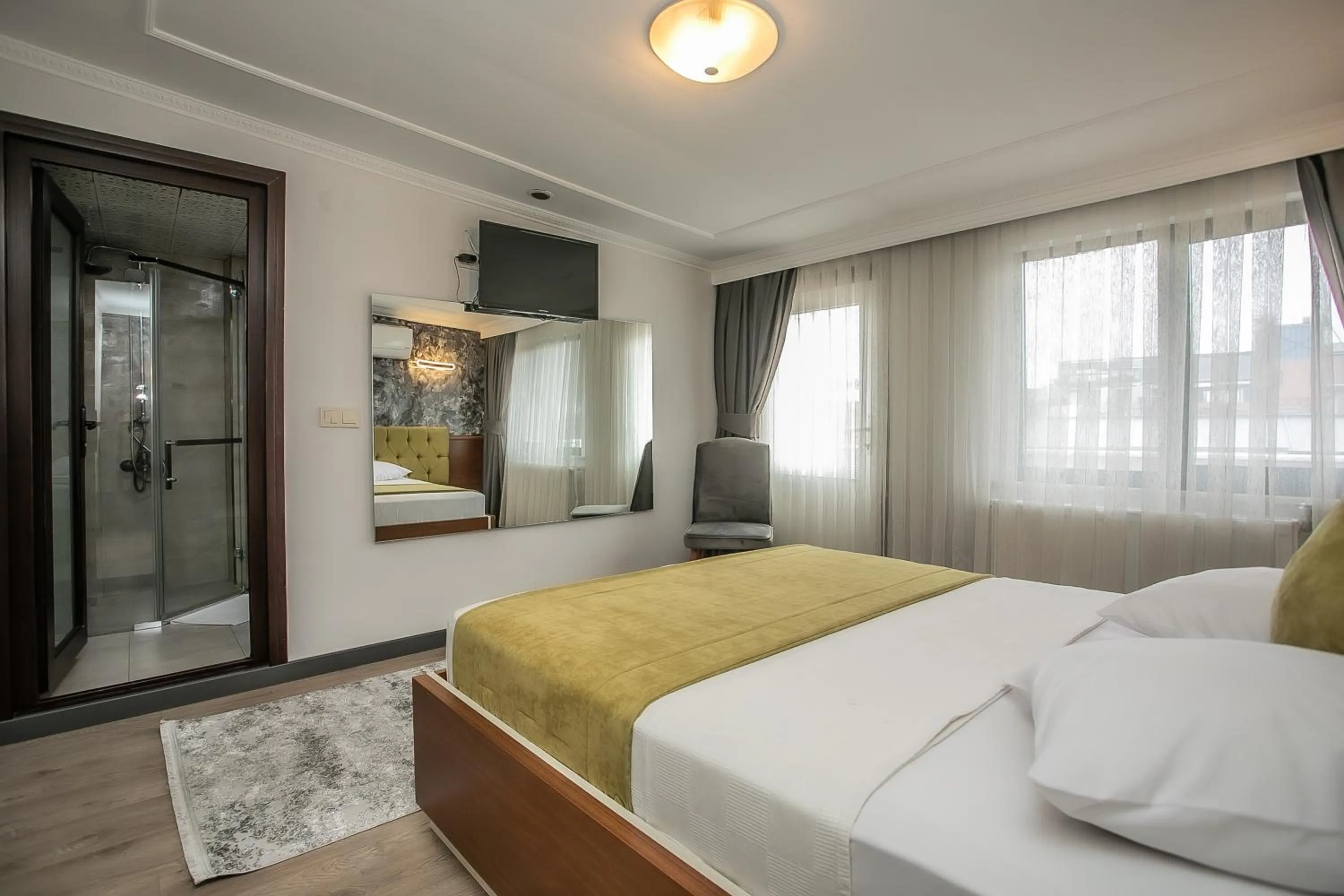 Massage, Bed in Hotel Pera Capitol - Taksim & İstiklal