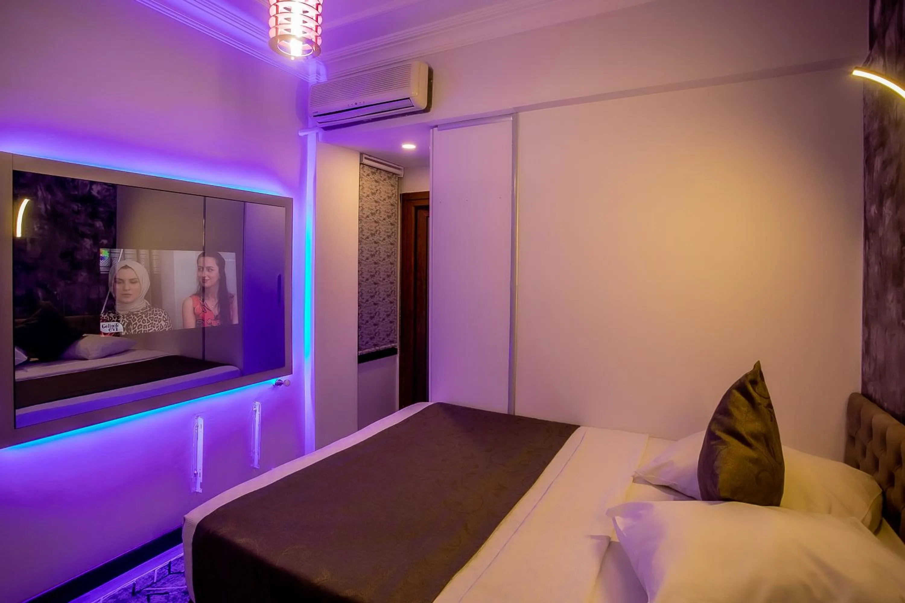 Massage, Bed in Hotel Pera Capitol - Taksim & İstiklal
