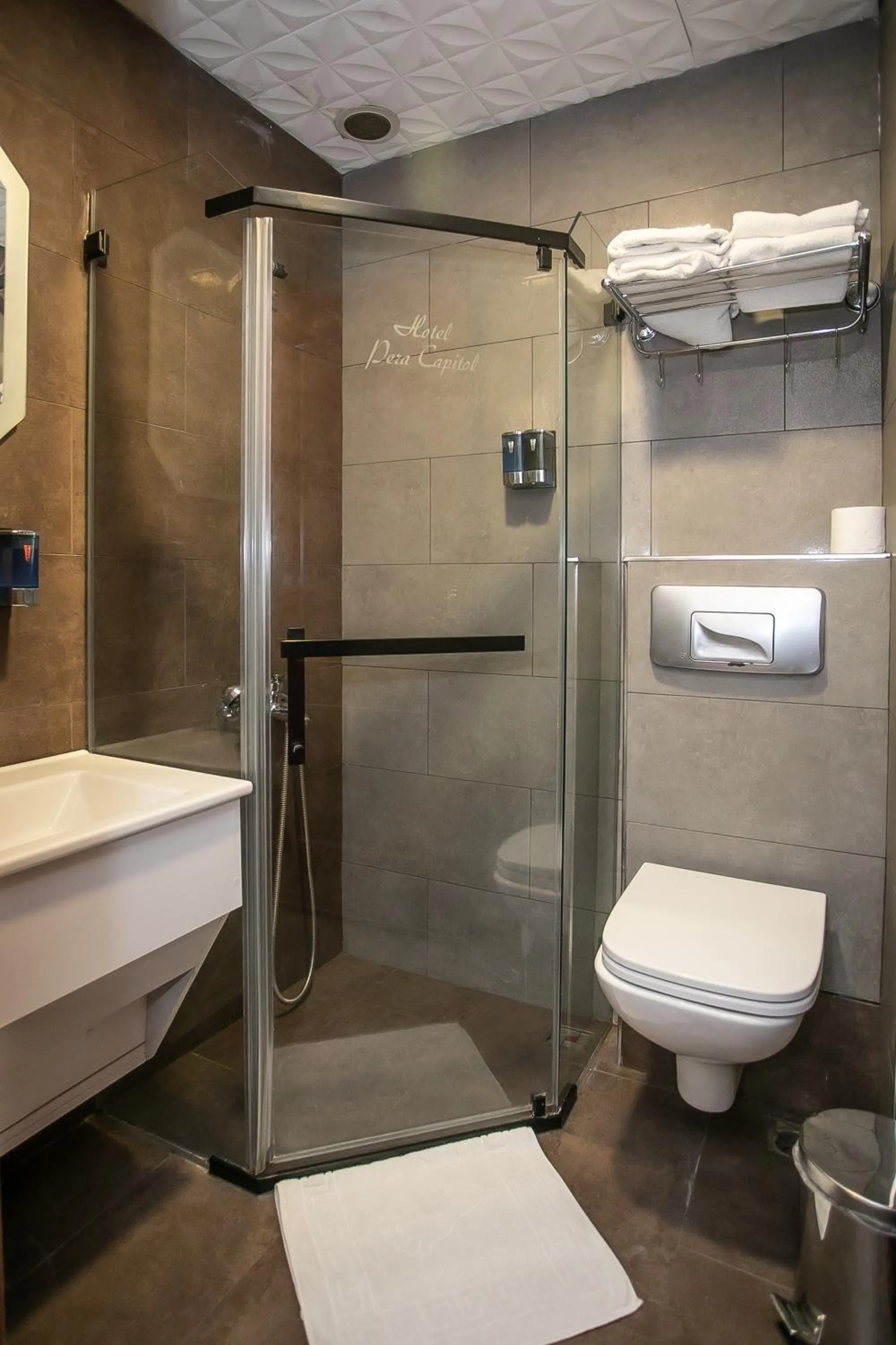 Bathroom in Hotel Pera Capitol - Taksim & İstiklal