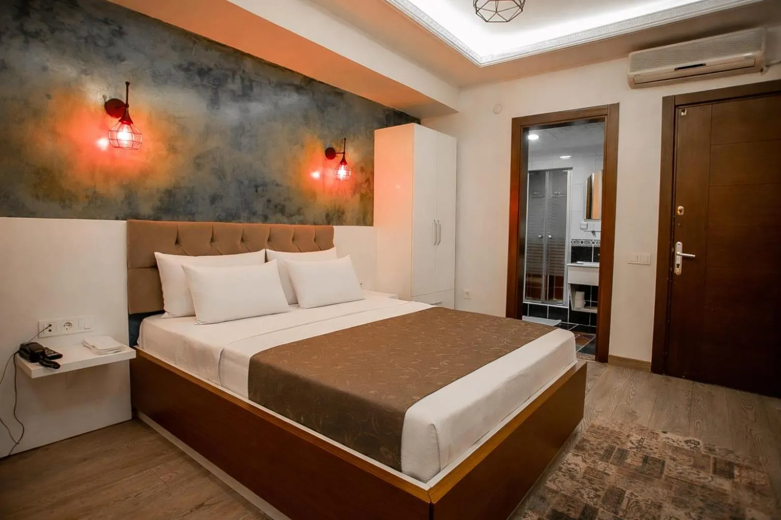 Bed in Hotel Pera Capitol - Taksim & İstiklal