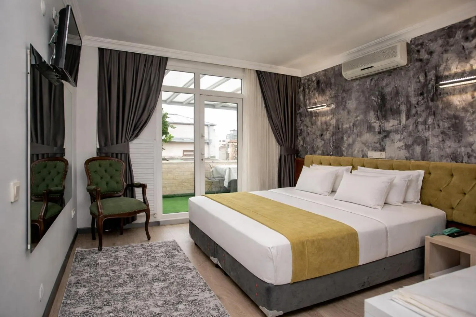 Bed in Hotel Pera Capitol - Taksim & İstiklal