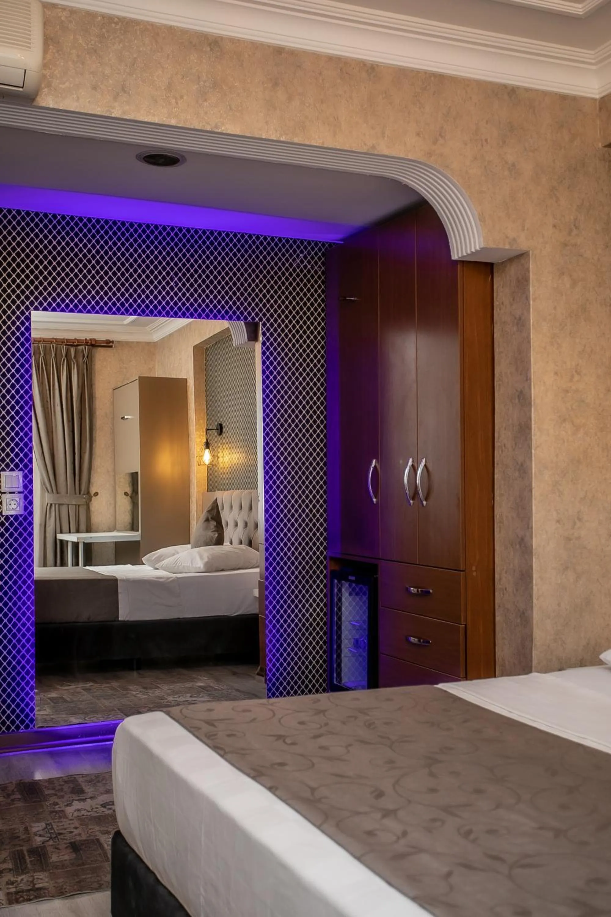 Massage, Bed in Hotel Pera Capitol - Taksim & İstiklal