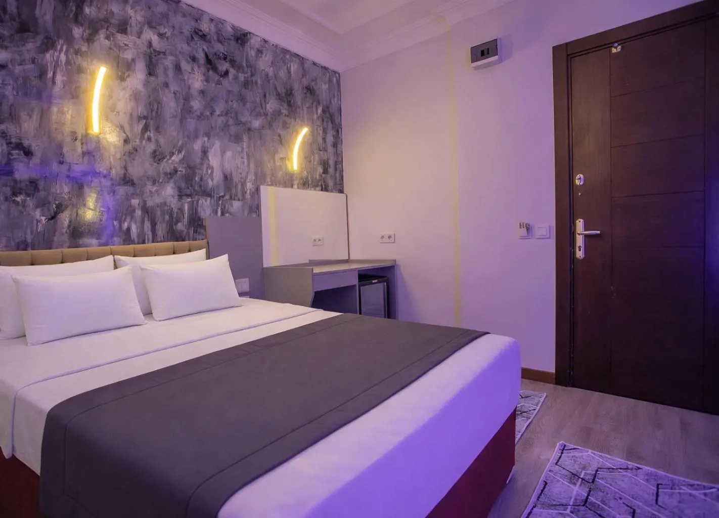 Photo of the whole room, Bed in Hotel Pera Capitol - Taksim & İstiklal