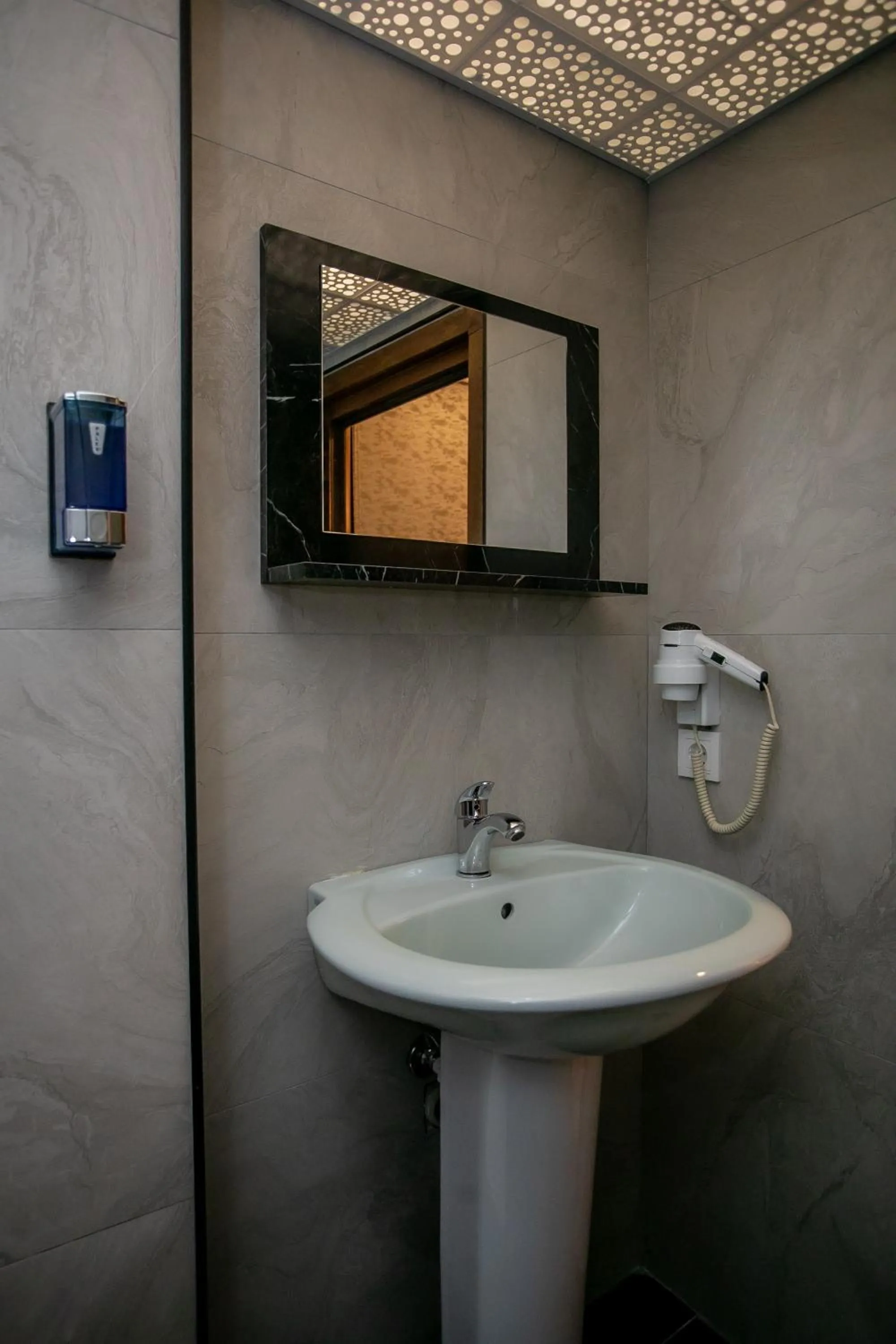 Bathroom in Hotel Pera Capitol - Taksim & İstiklal
