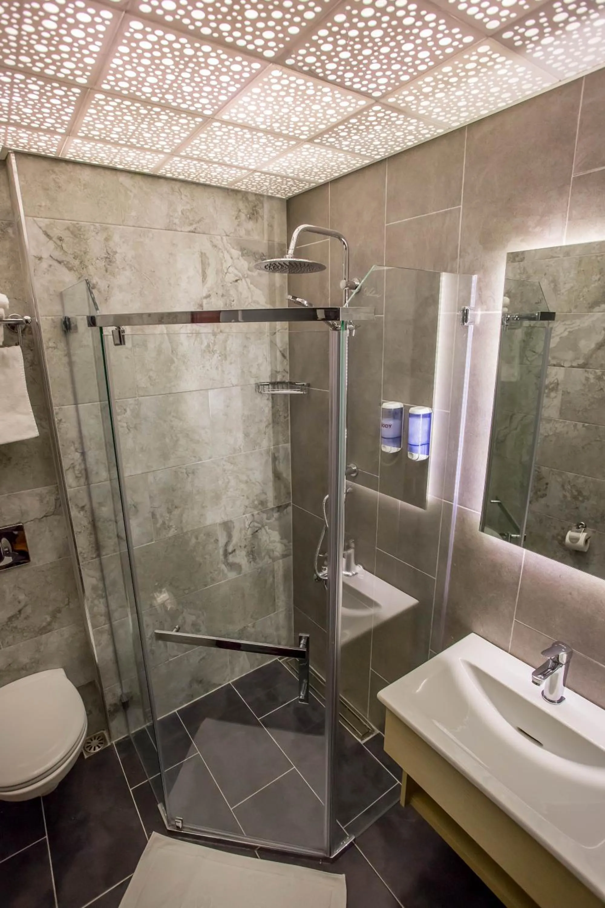 Toilet in Hotel Pera Capitol - Taksim & İstiklal