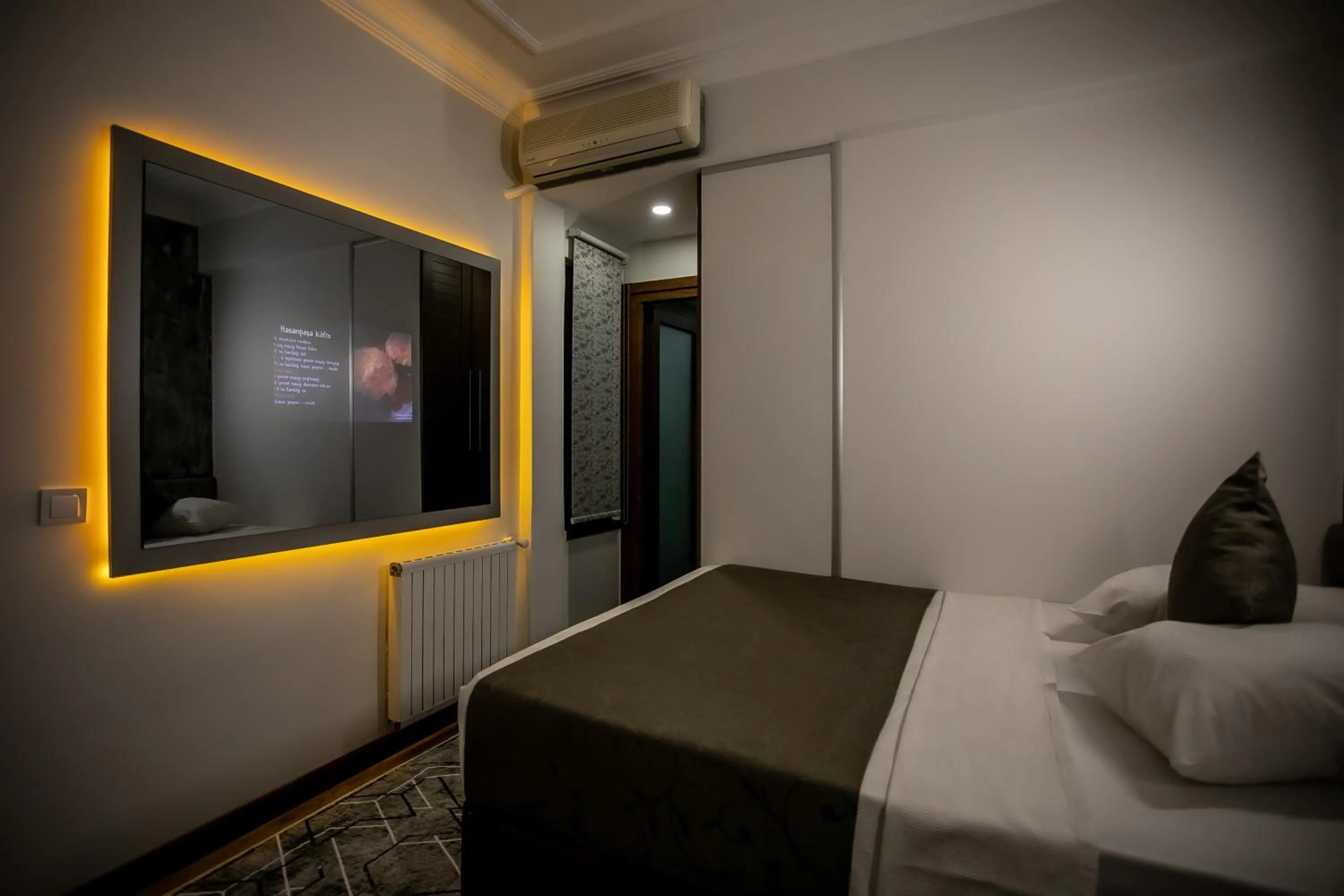 Massage, Bed in Hotel Pera Capitol - Taksim & İstiklal