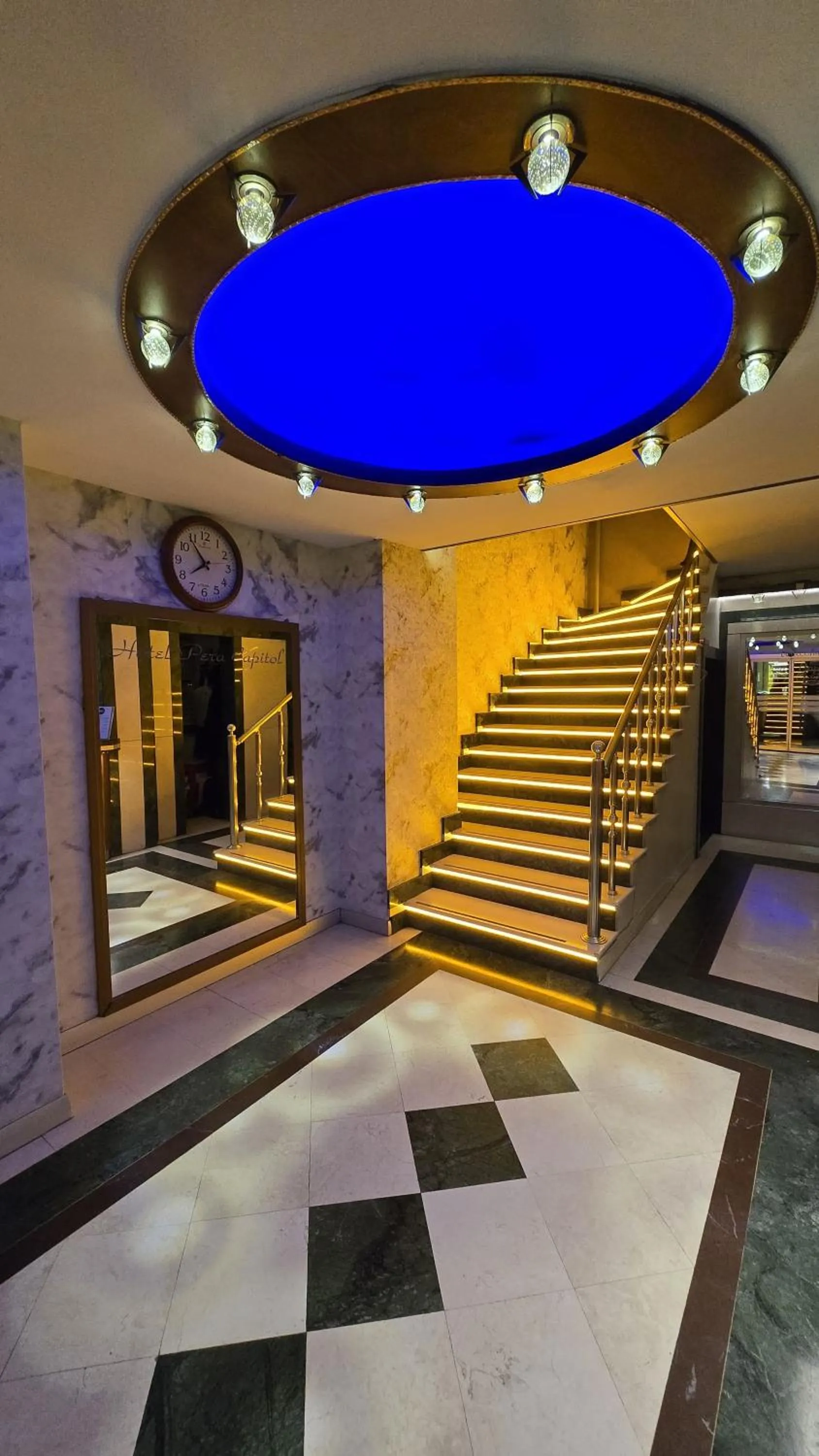 Lobby or reception in Hotel Pera Capitol - Taksim & İstiklal