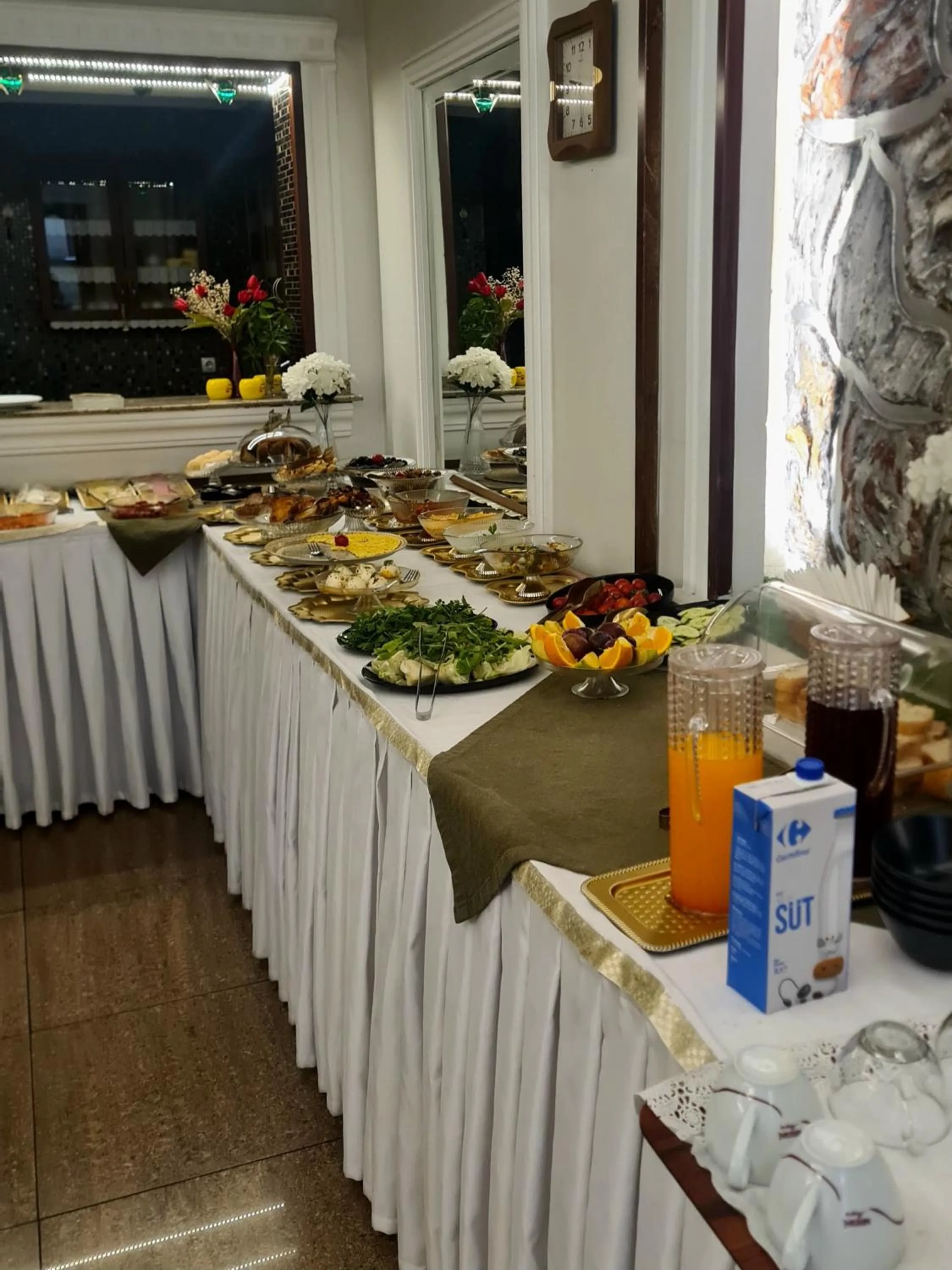 Restaurant/places to eat in Hotel Pera Capitol - Taksim & İstiklal