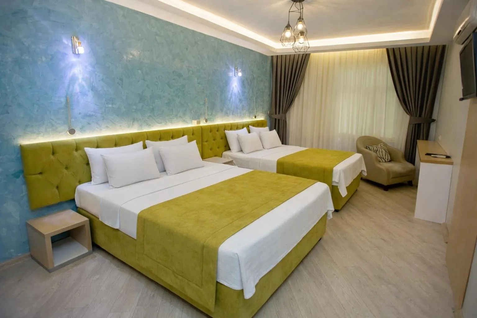 Photo of the whole room, Bed in Hotel Pera Capitol - Taksim & İstiklal