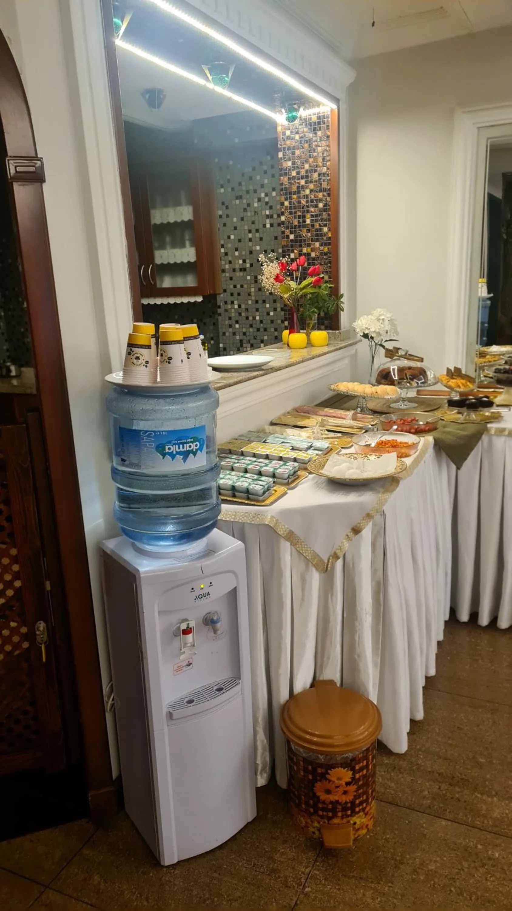 Restaurant/places to eat in Hotel Pera Capitol - Taksim & İstiklal