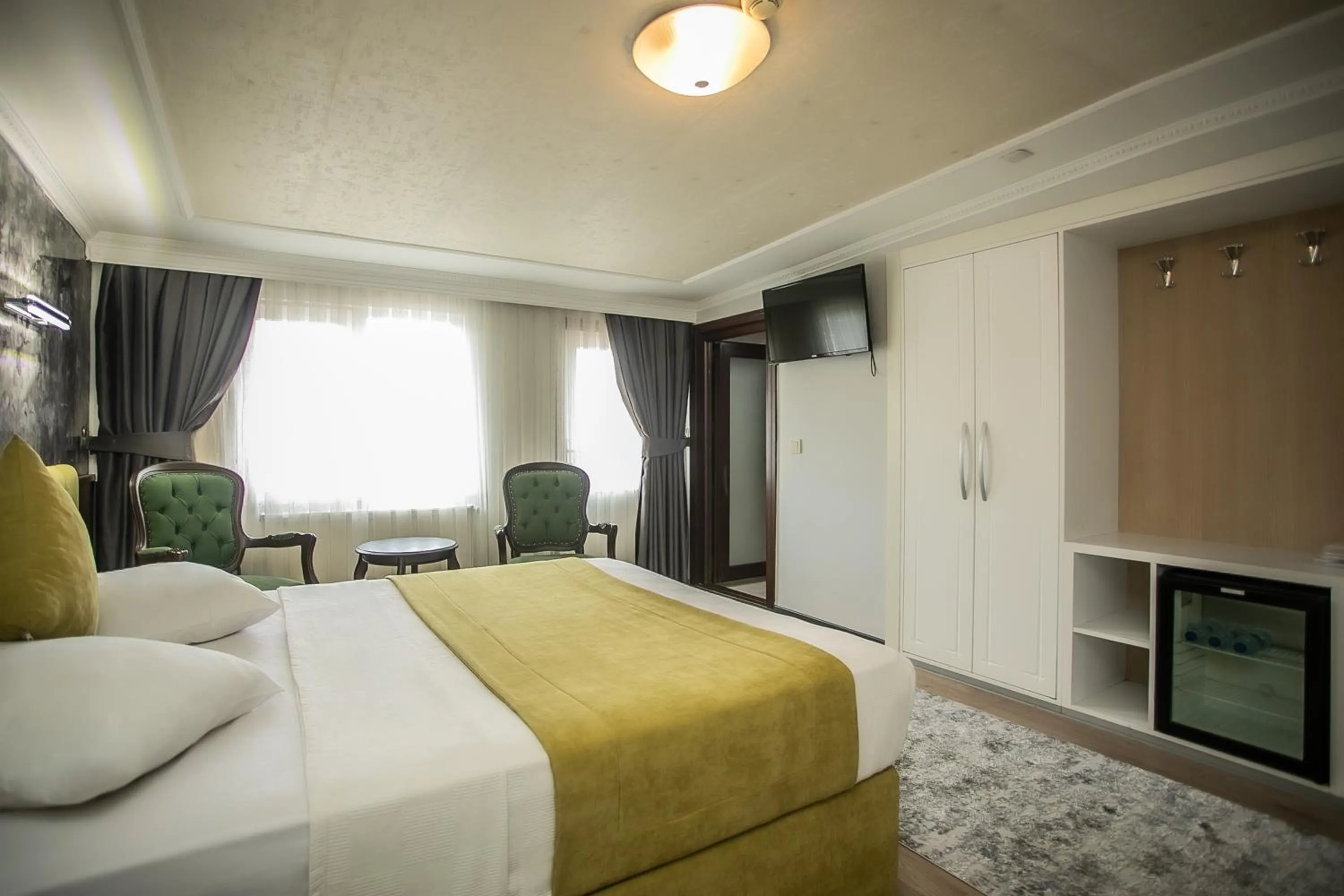 Massage, Bed in Hotel Pera Capitol - Taksim & İstiklal