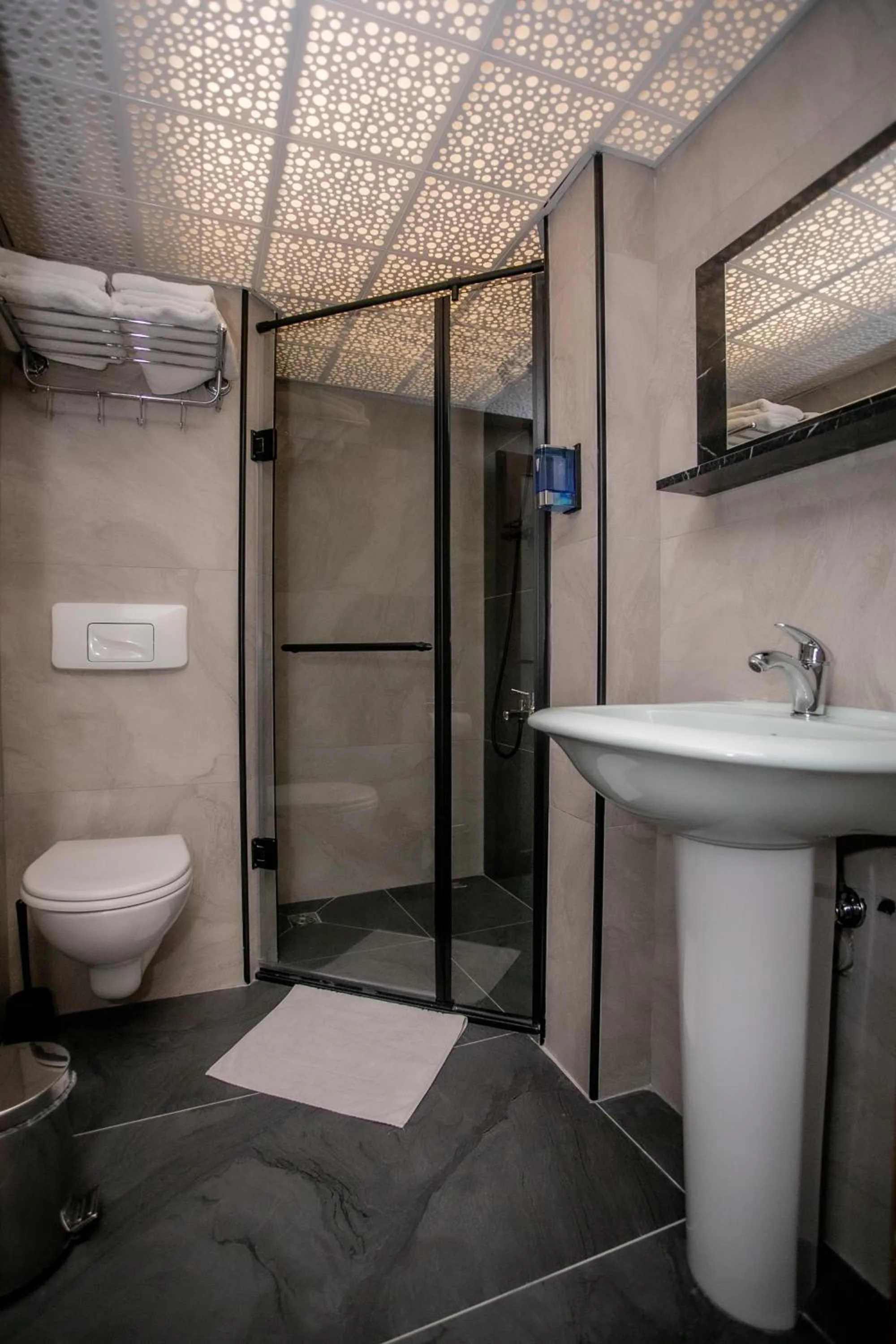 Toilet in Hotel Pera Capitol - Taksim & İstiklal