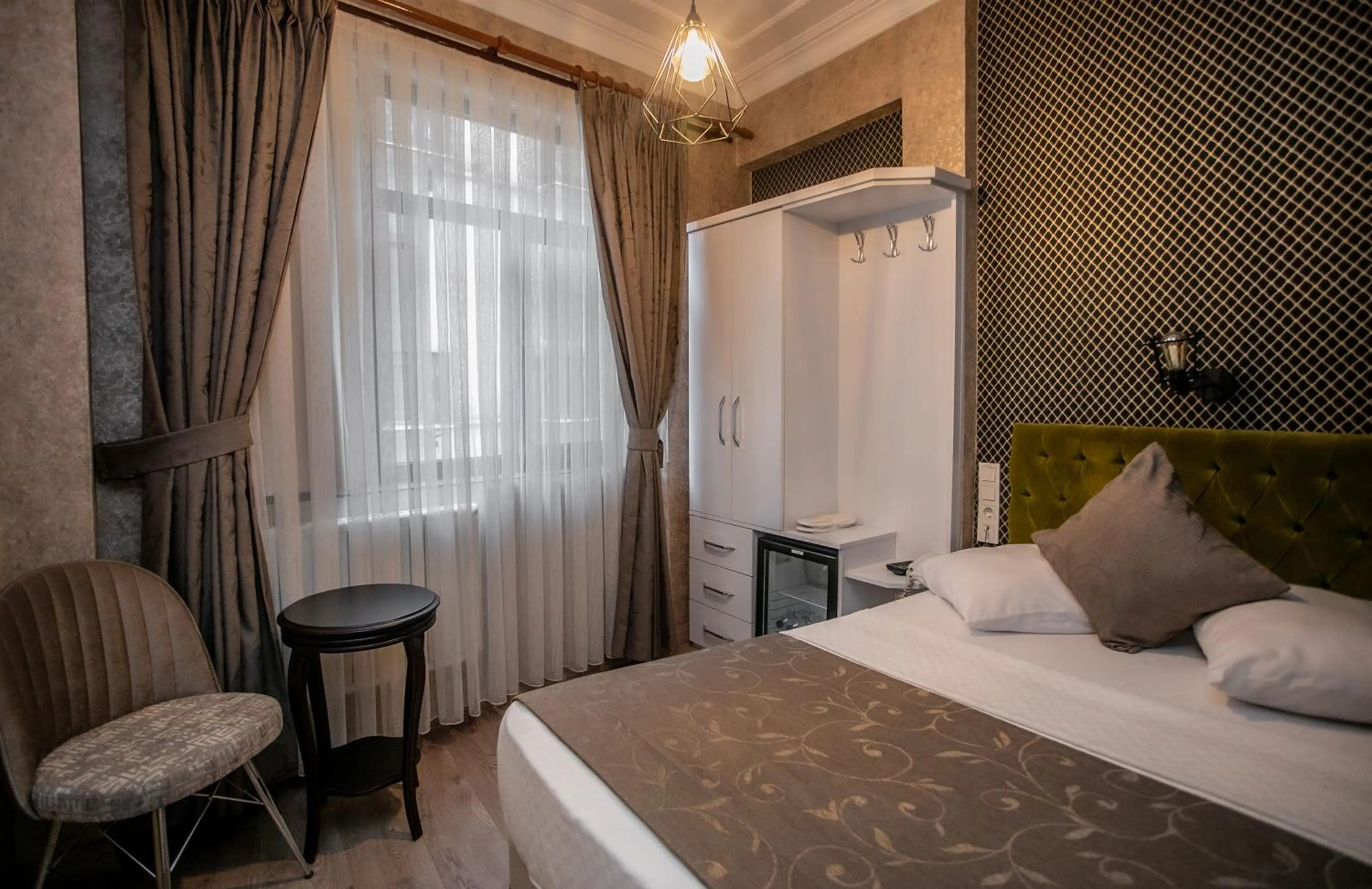 Massage, Bed in Hotel Pera Capitol - Taksim & İstiklal