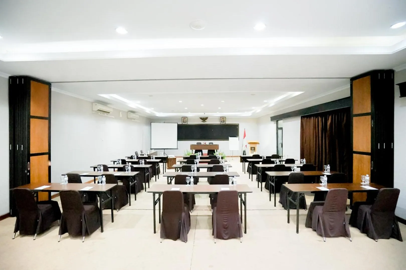 Meeting/conference room in Cakra Kusuma Hotel
